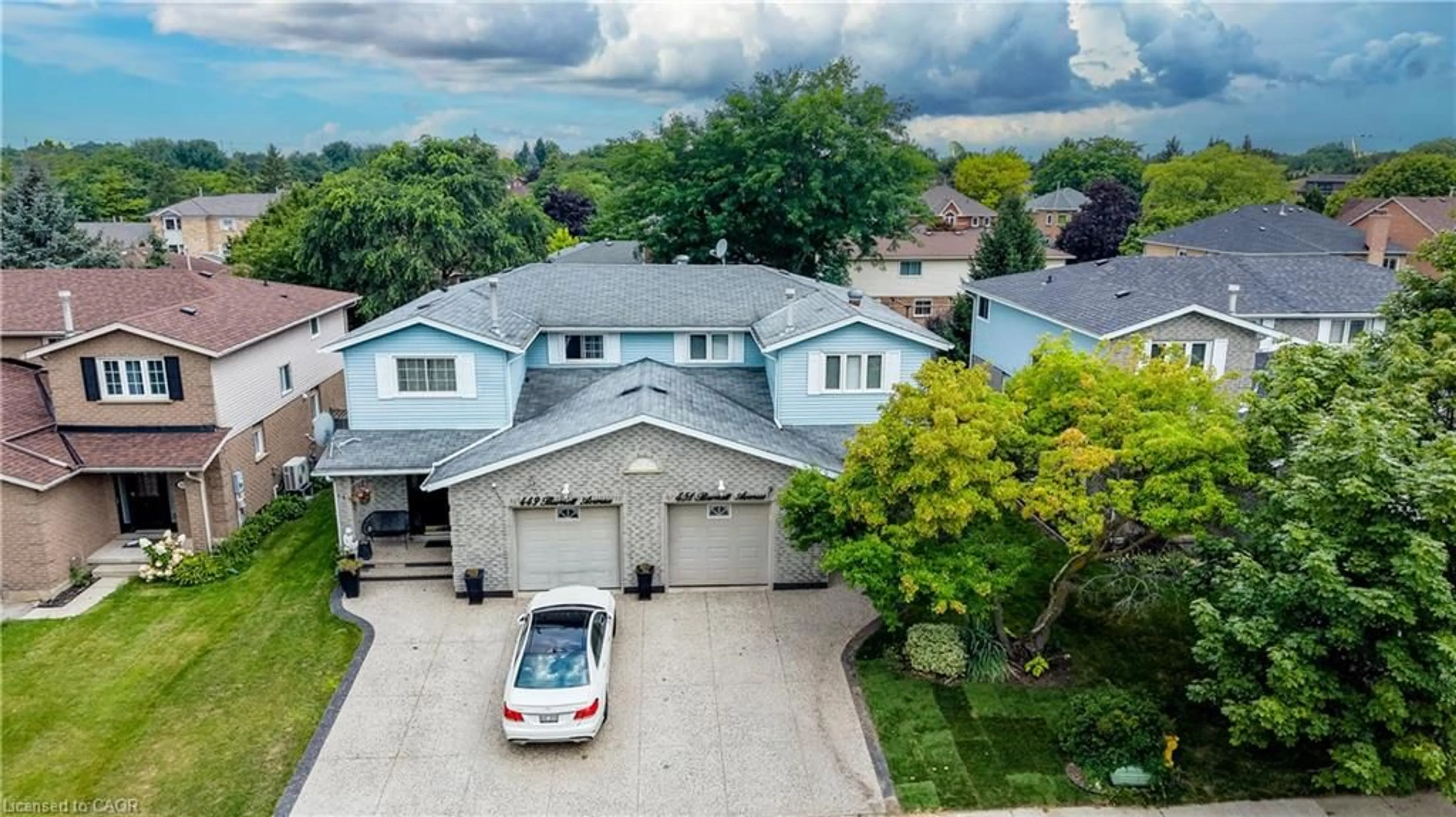 A pic from outside/outdoor area/front of a property/back of a property/a pic from drone, street for 451 Burnett Ave, Cambridge Ontario N1T 1L3