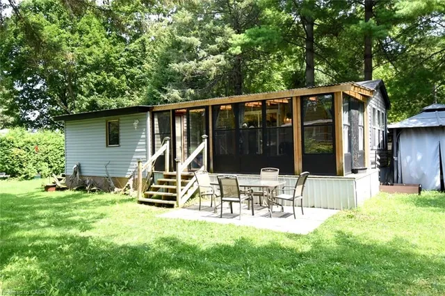 1218 8th Concession Rd #60 Snob Hill, Flamborough 2