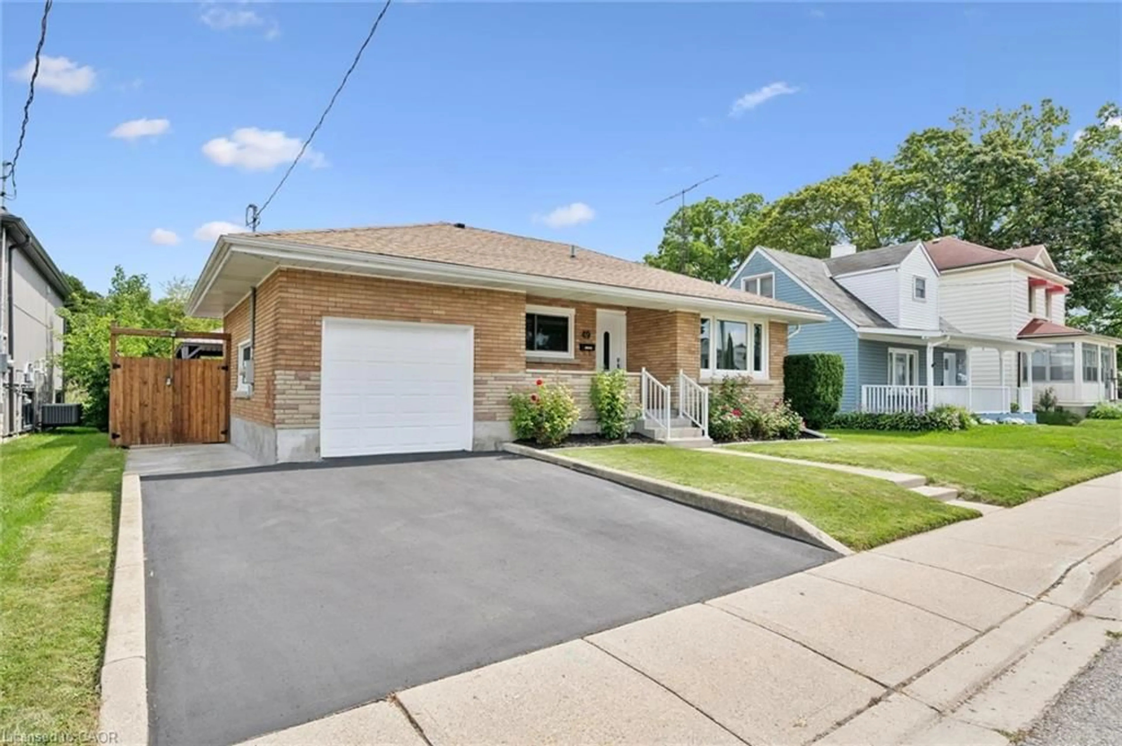 Home with vinyl exterior material, street for 49 East St, Cambridge Ontario N1R 4P2