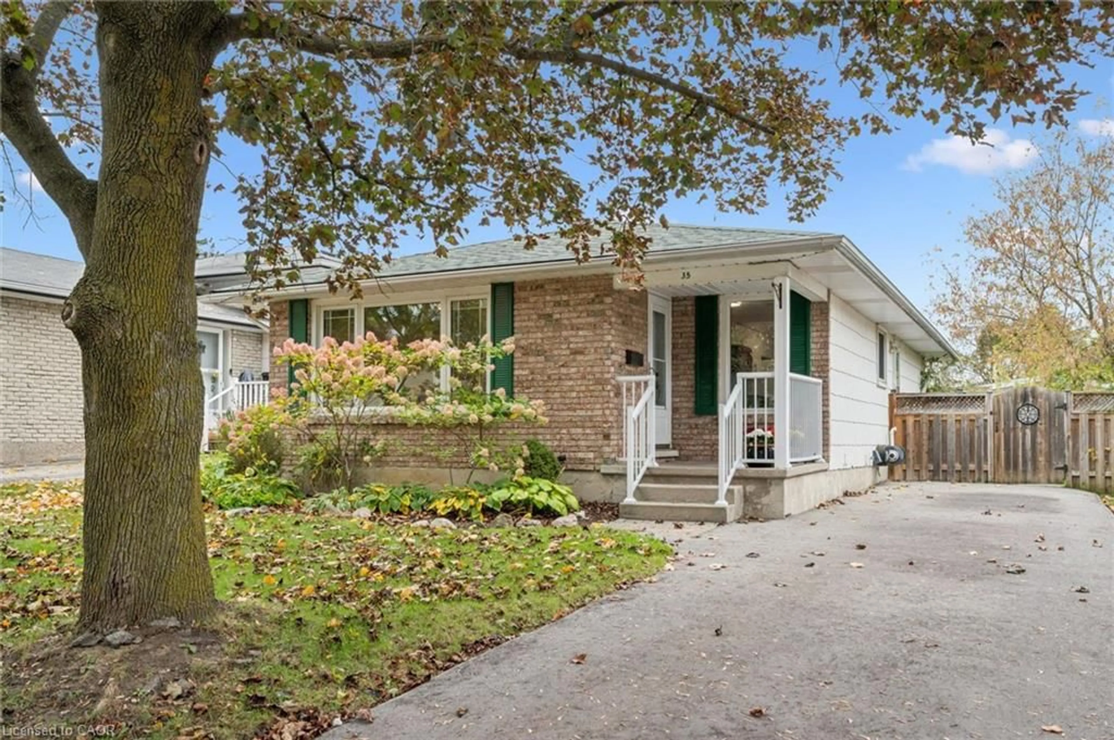 Home with vinyl exterior material, street for 35 Pepperwood Cres, Kitchener Ontario N2A 2R4