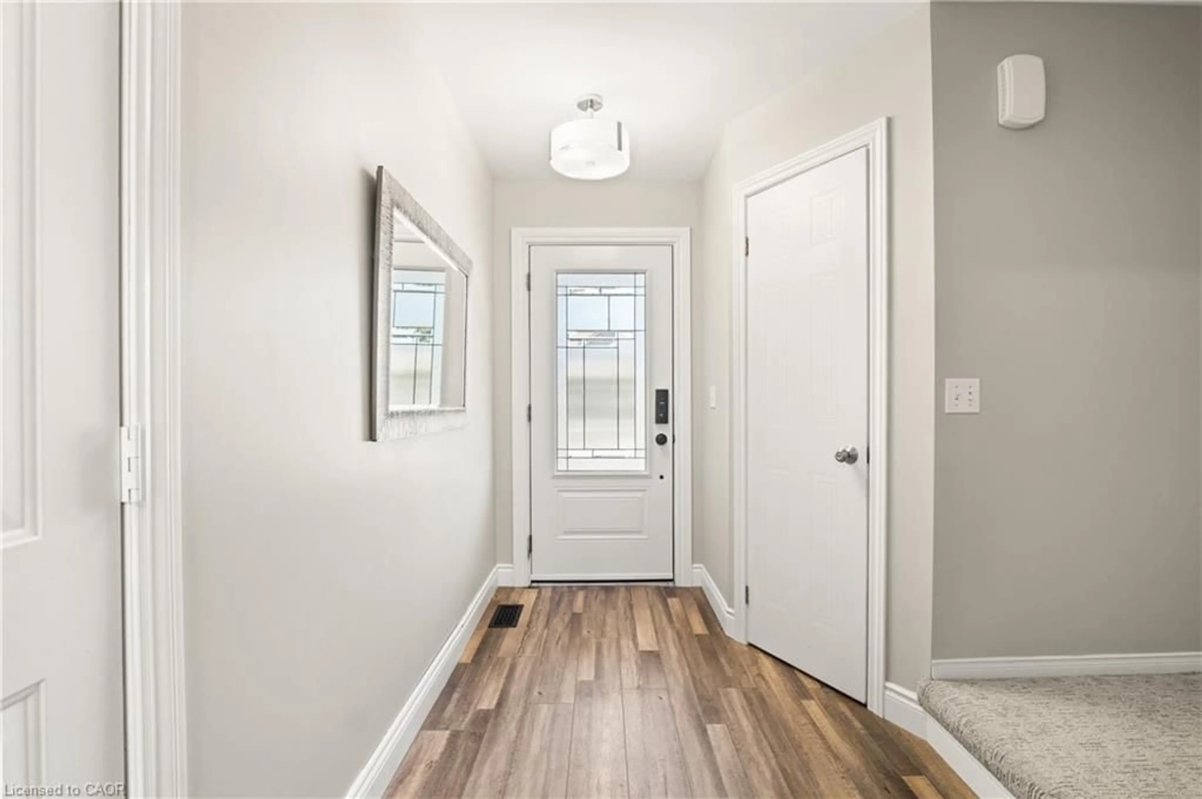 Indoor entryway for 58 Chateau Cres, Cambridge Ontario N3H 5S2