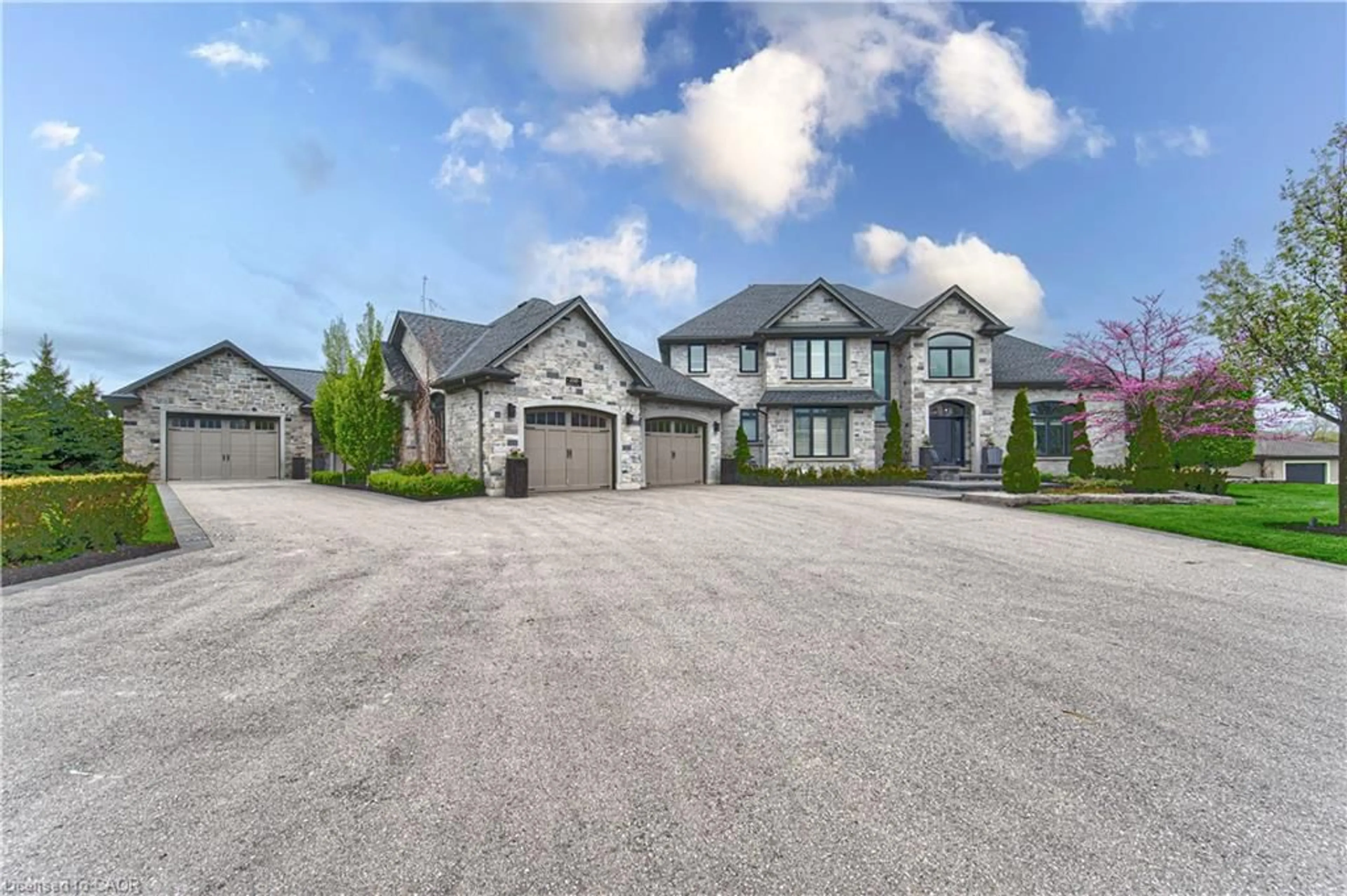 A pic from outside/outdoor area/front of a property/back of a property/a pic from drone, street for 100 Deer Cres, Burgessville Ontario N0J 1C0