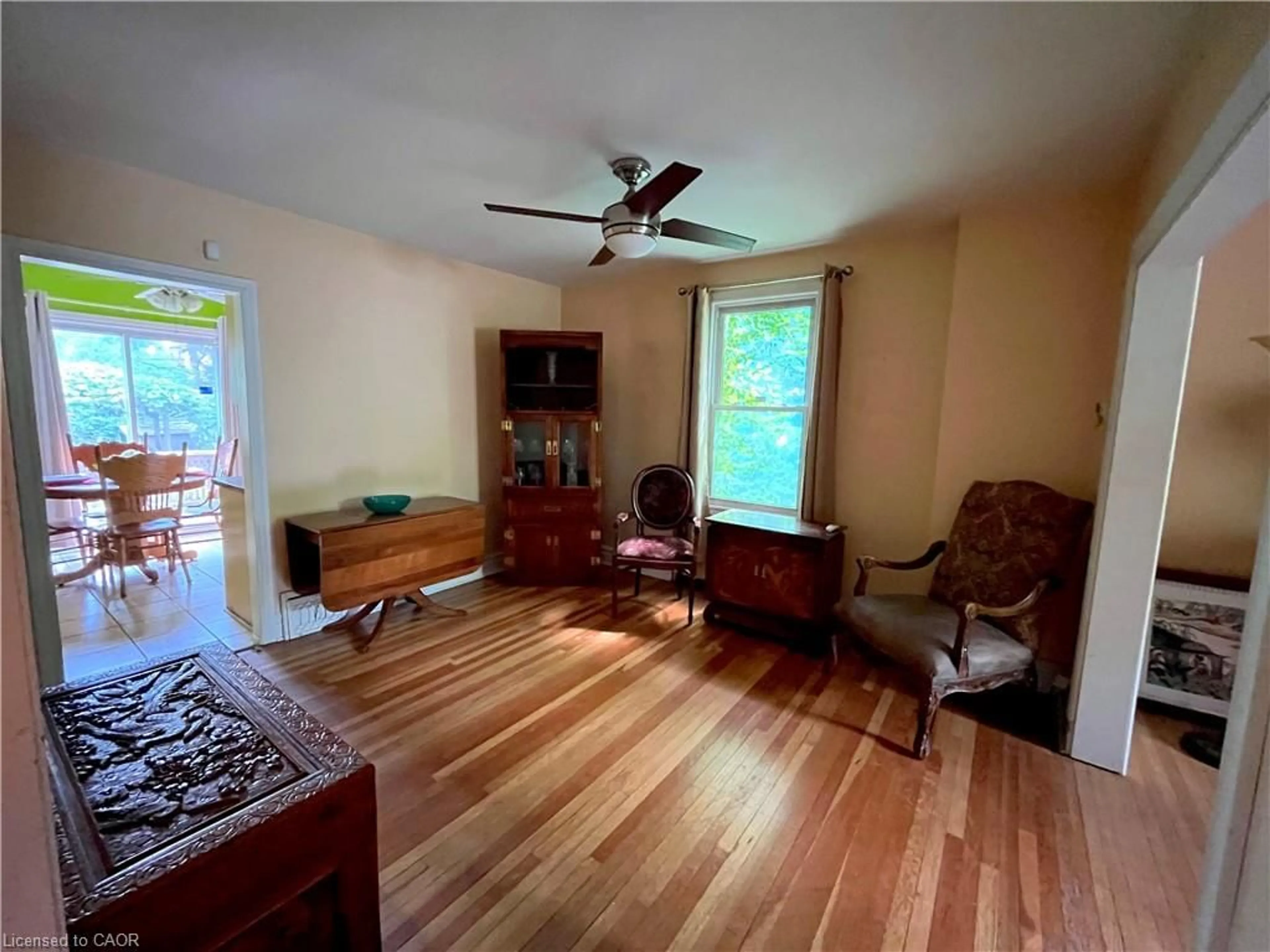 A pic of a room for 137 Maplewood Ave, Hamilton Ontario L8M 1X3