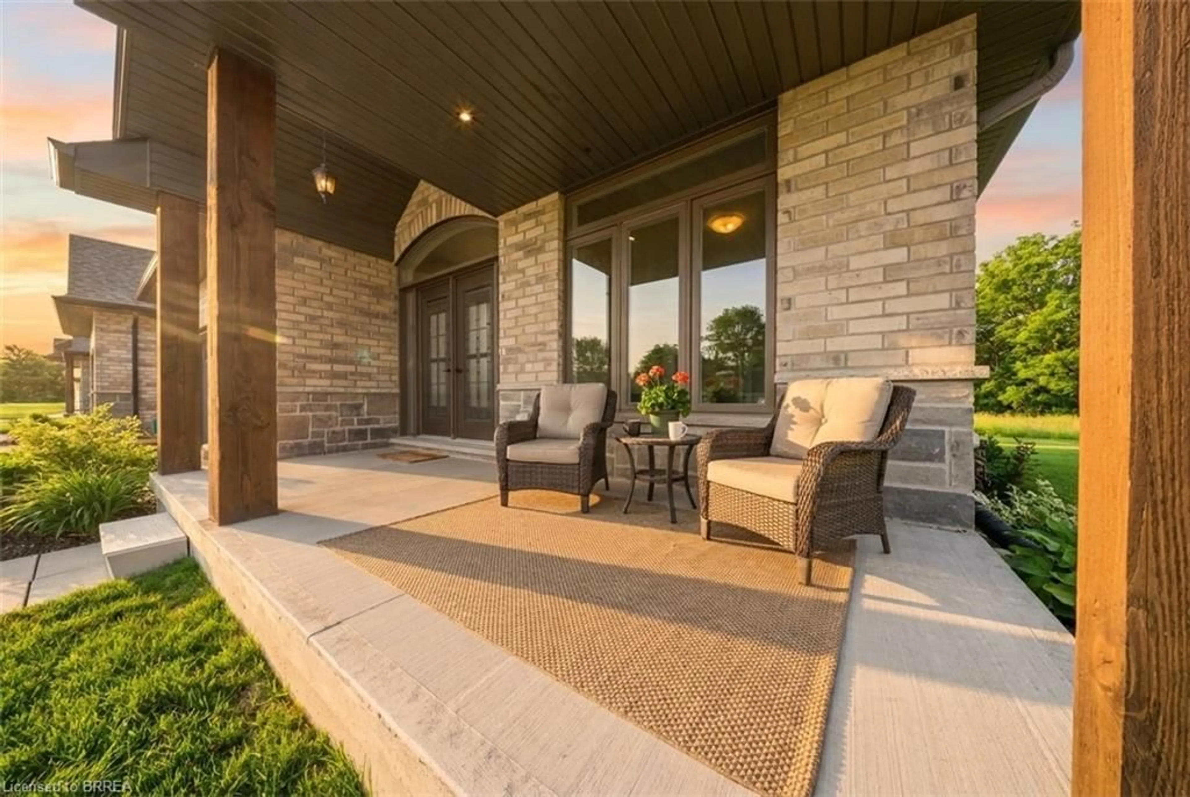 Patio, street for 105 Craddock Blvd, Jarvis Ontario N0A 1J0