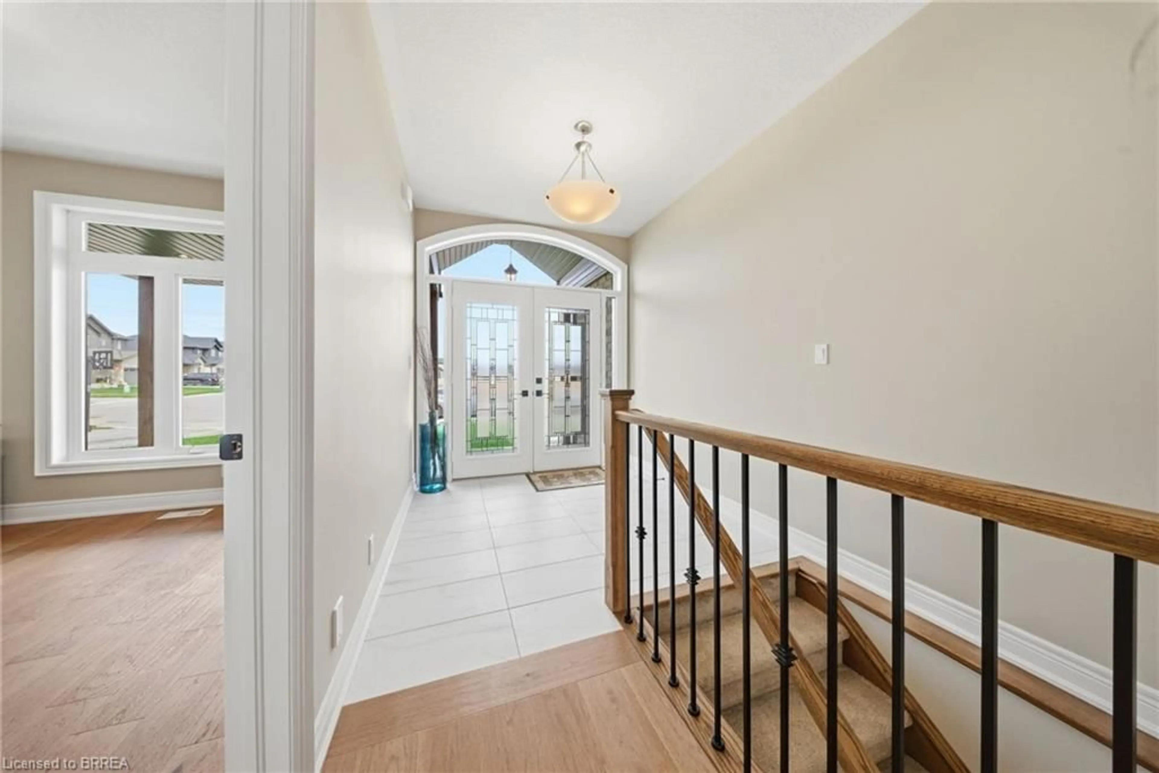 Indoor entryway for 105 Craddock Blvd, Jarvis Ontario N0A 1J0