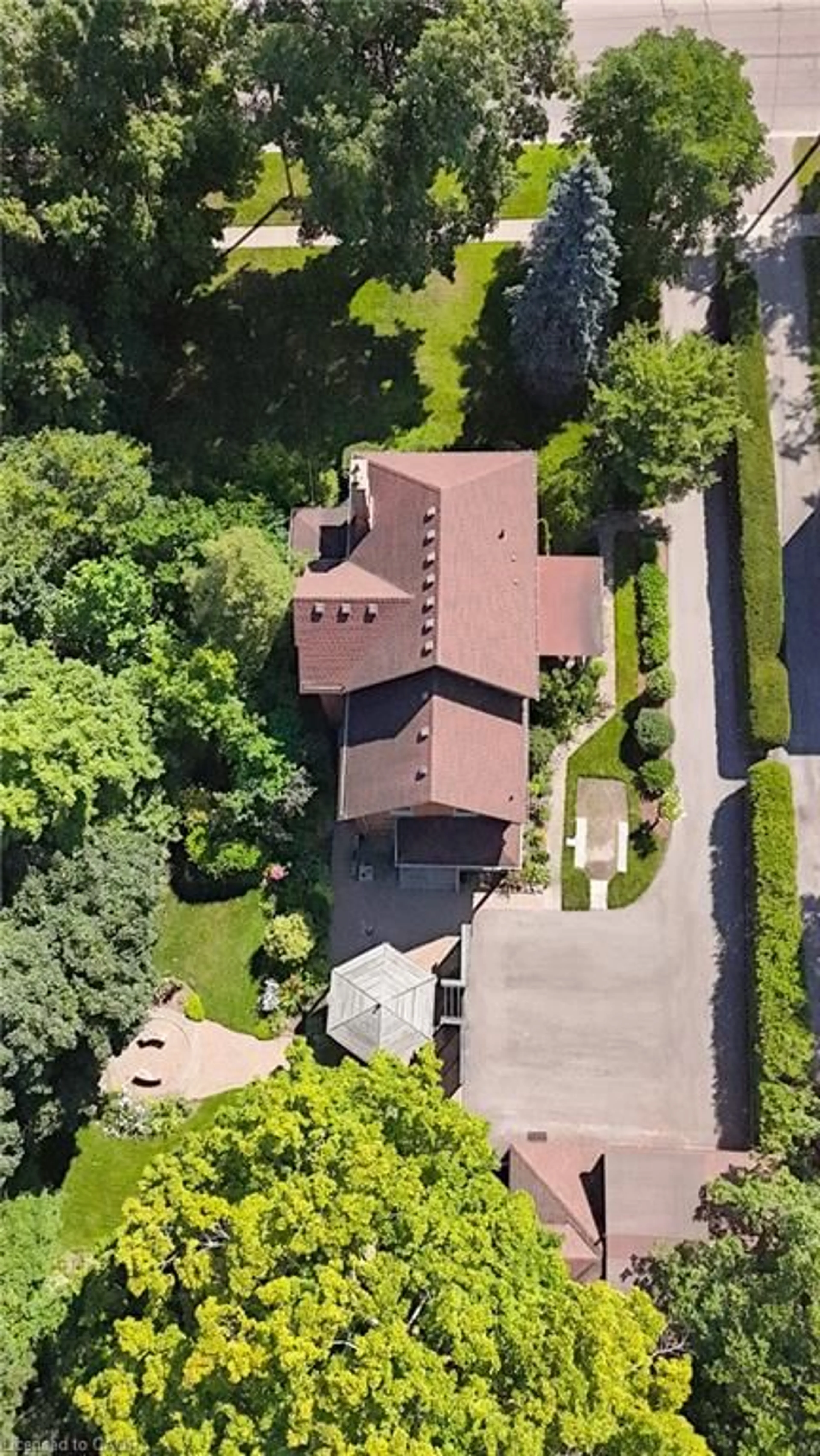A pic from outside/outdoor area/front of a property/back of a property/a pic from drone, street for 138 St. James St, Waterford Ontario N0E 1Y0