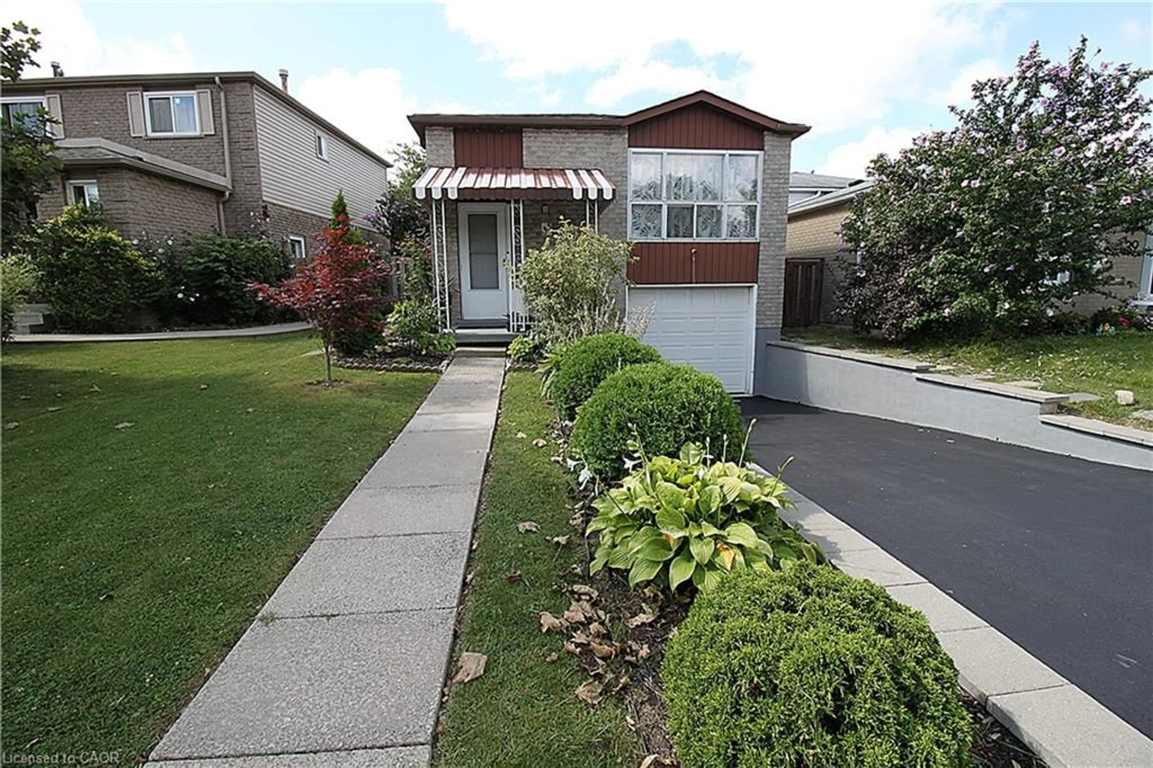 Home with vinyl exterior material, street for 35 Garden Cres, Hamilton Ontario L8V 4T3
