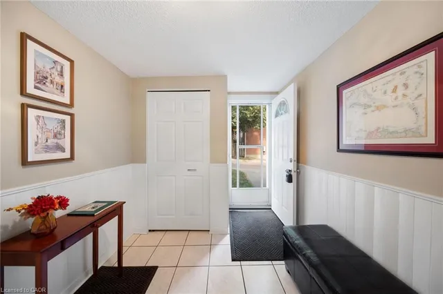 4 Patrice Crt, Dundas 2