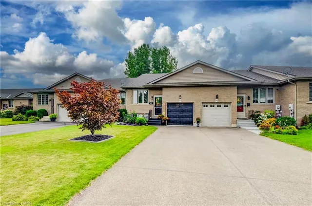 16 Steed Crt, Brantford 2