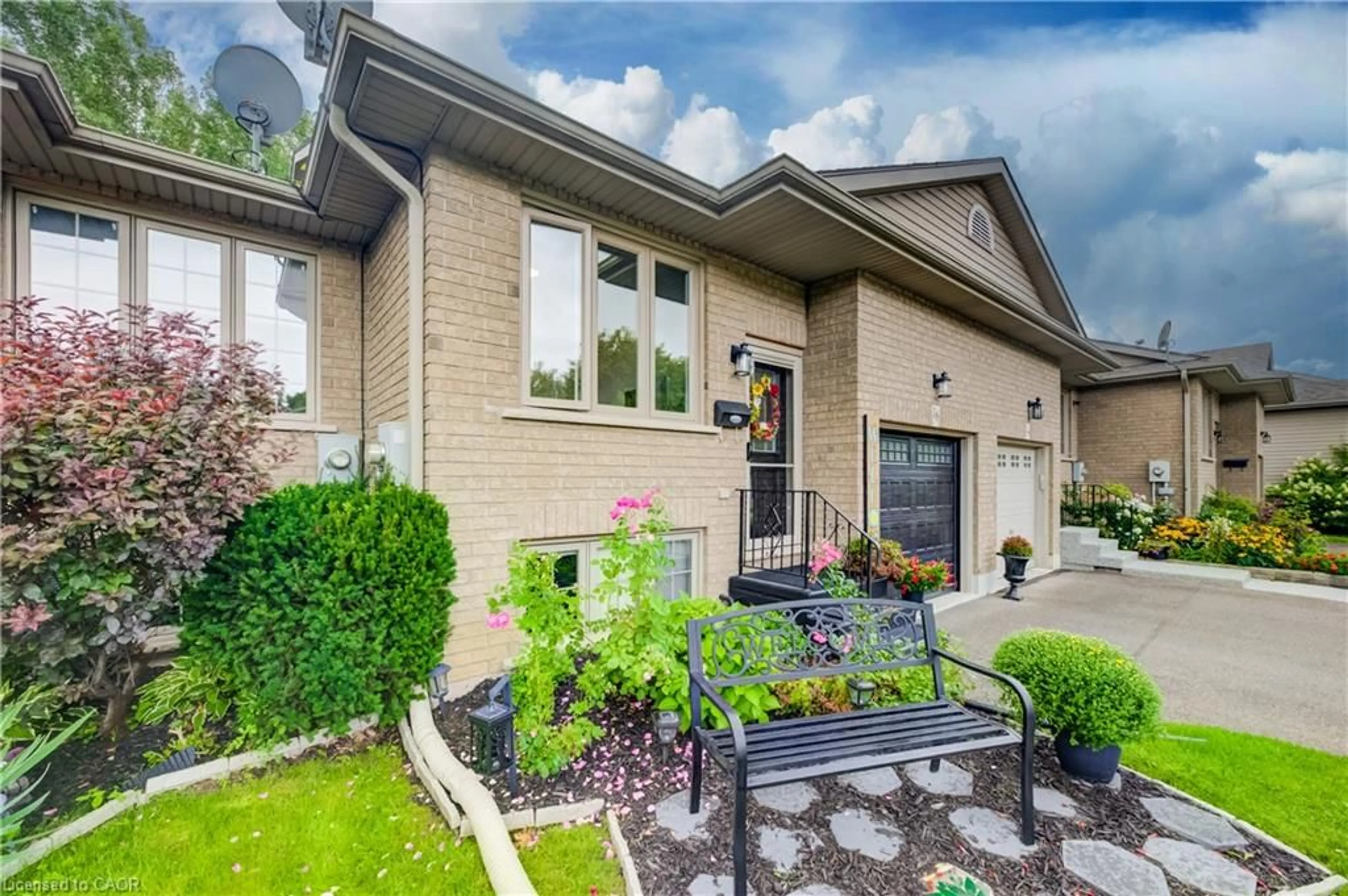 Home with brick exterior material, street for 16 Steed Crt, Brantford Ontario N3S 0B7