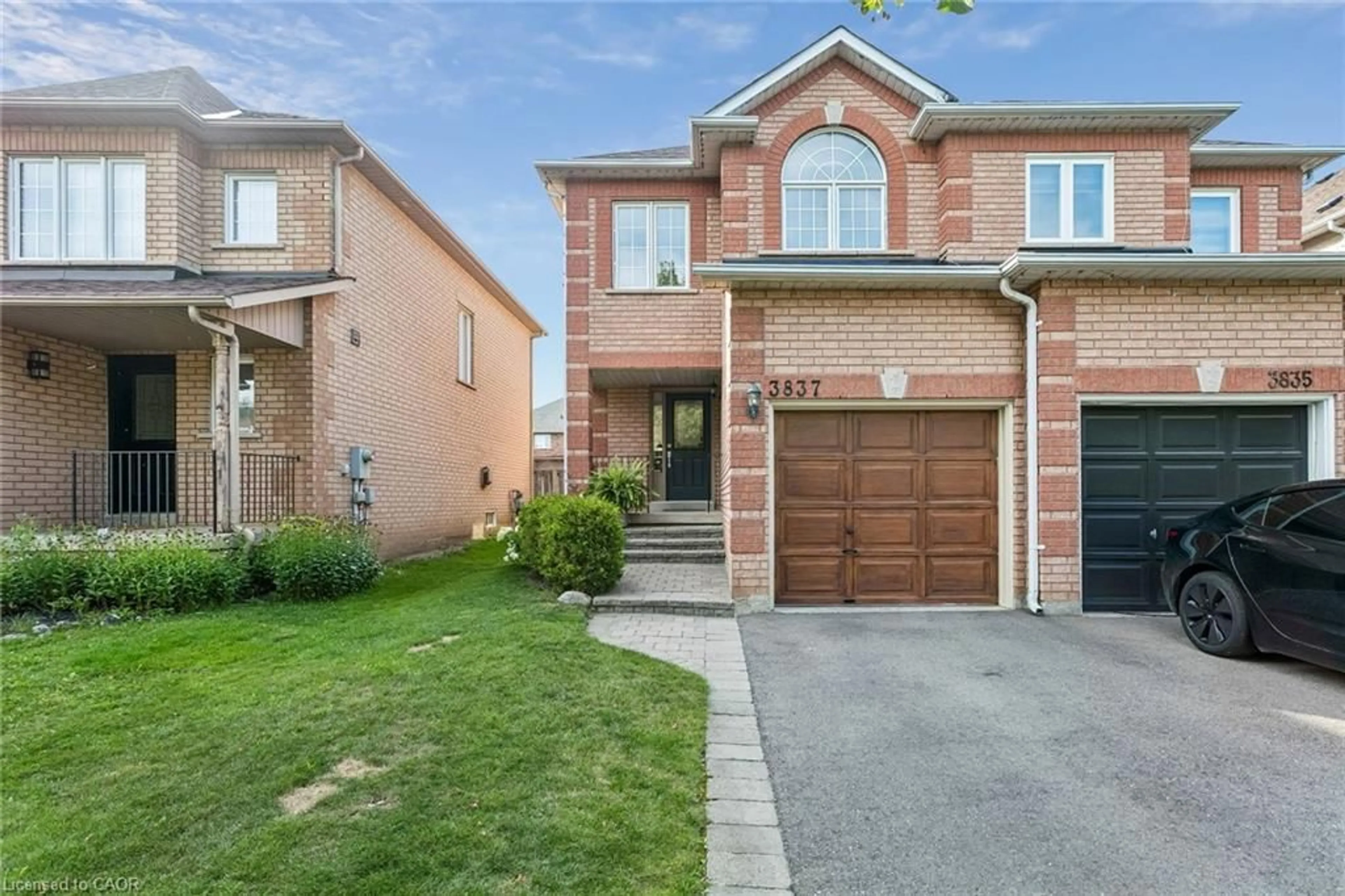 Home with brick exterior material, street for 3837 Forest Bluff Cres, Mississauga Ontario L5N 7V1