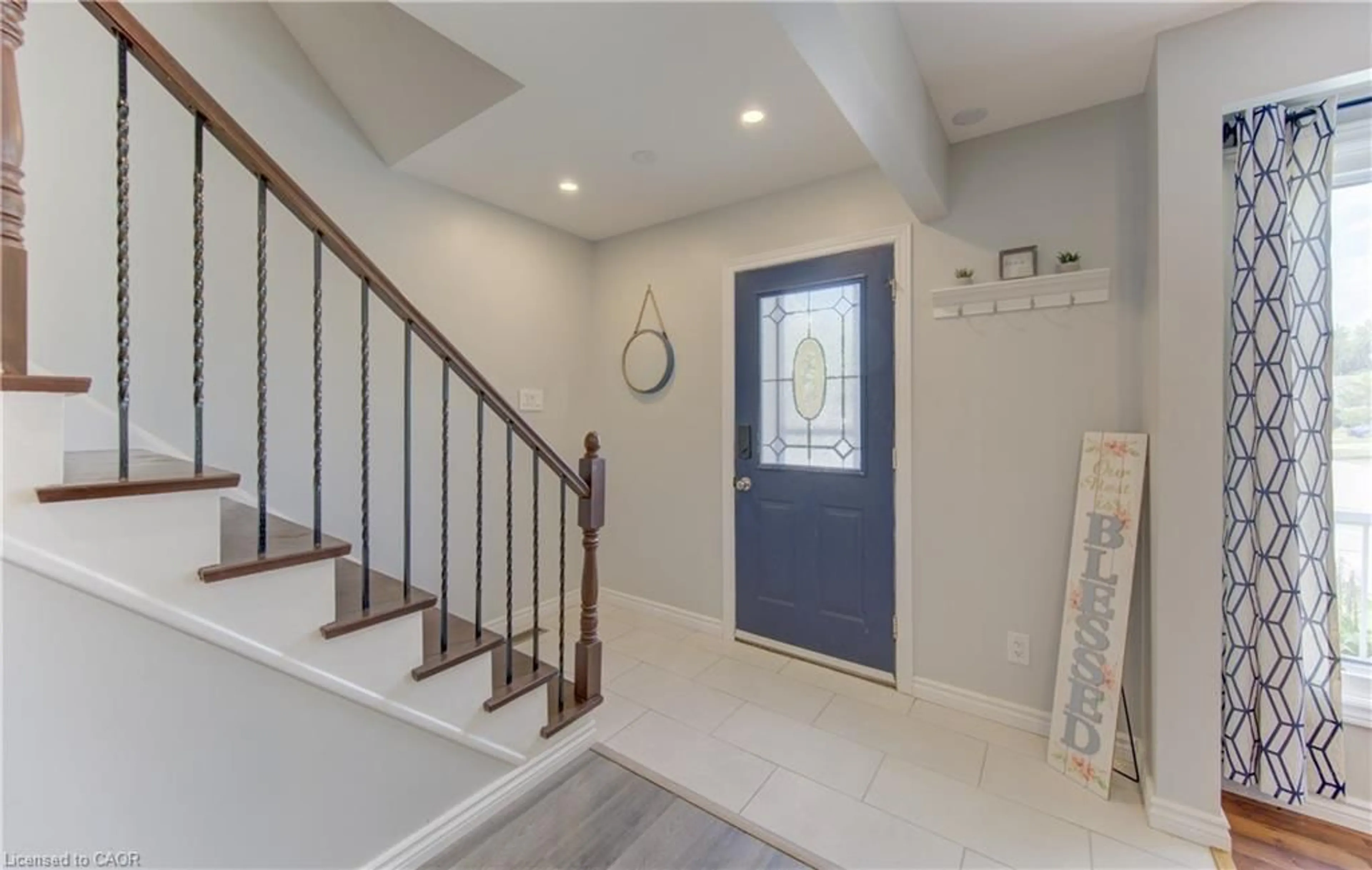 Indoor entryway for 80 Glen Avon Cres, Kitchener Ontario N2N 1C3