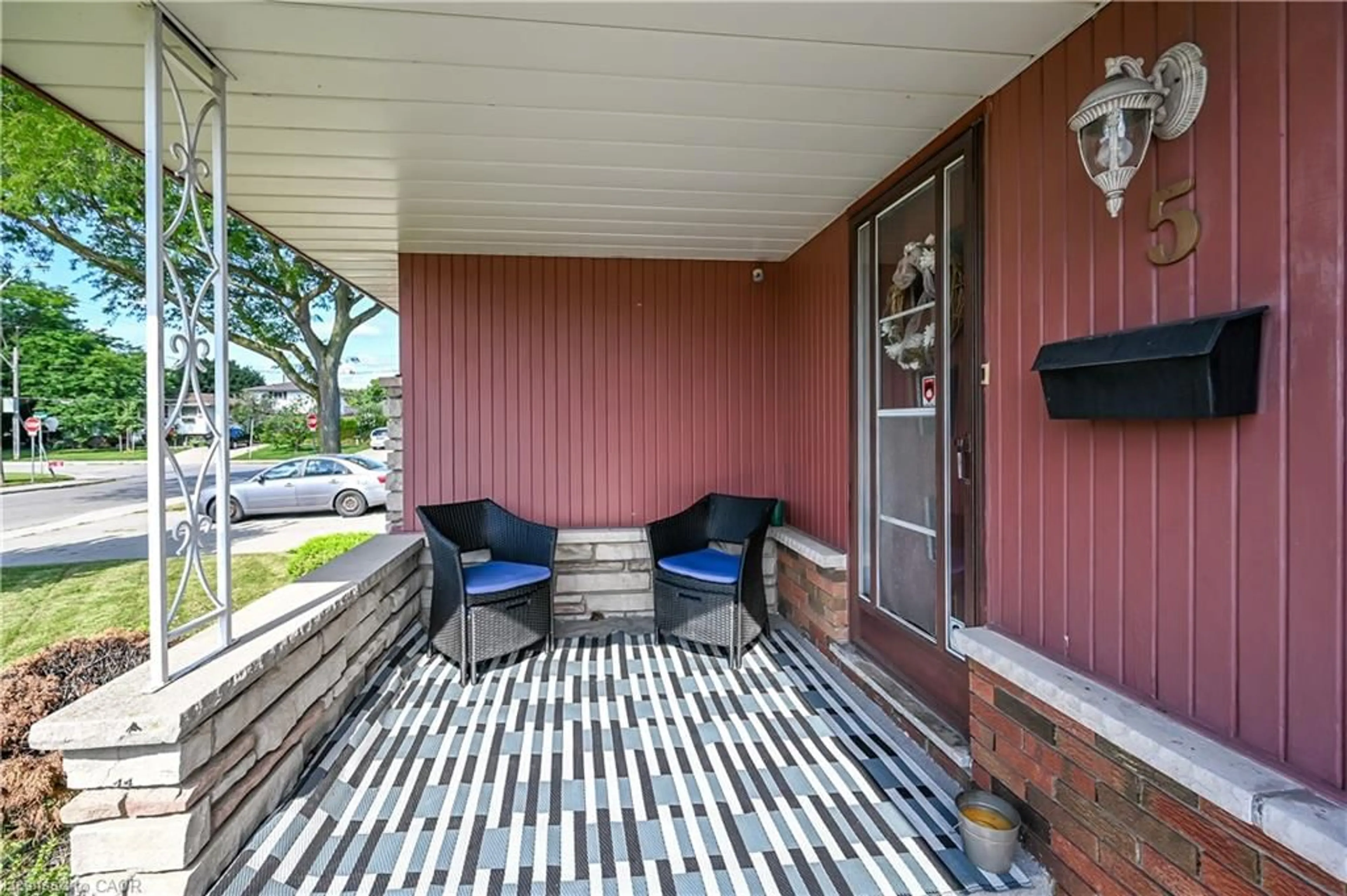 Patio, street for 5 Kentley Dr, Hamilton Ontario L8H 2R6
