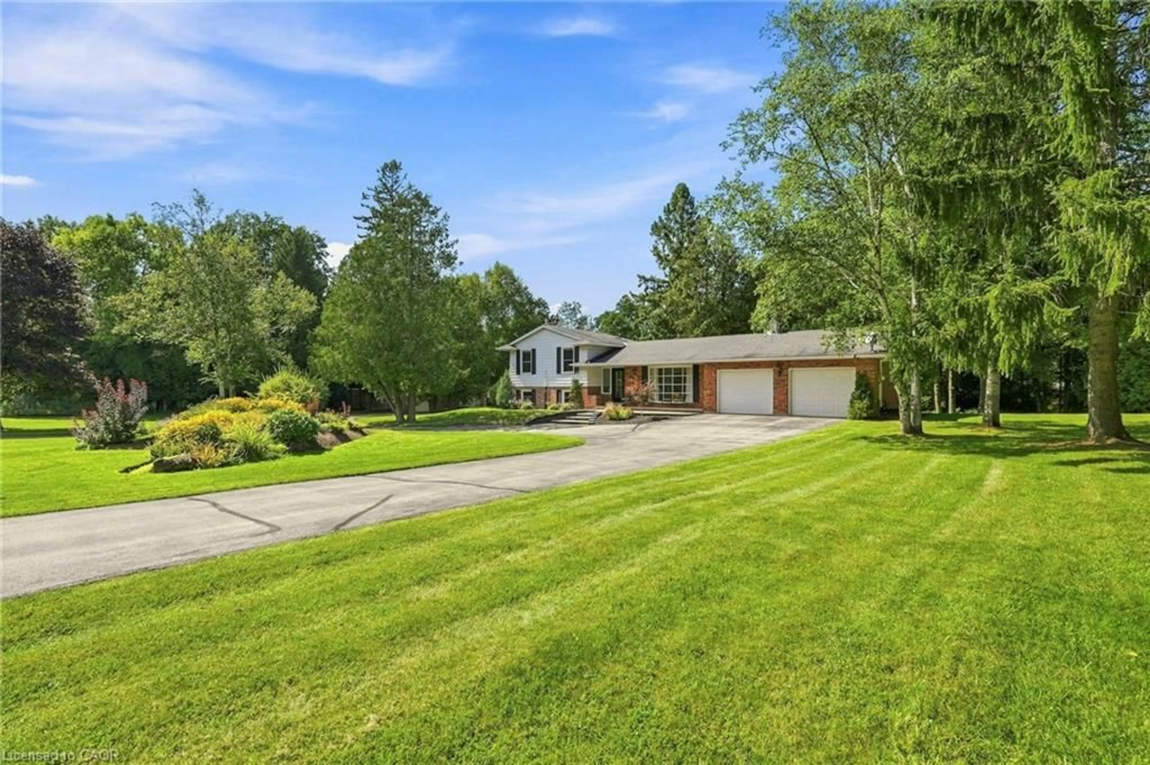 A pic from outside/outdoor area/front of a property/back of a property/a pic from drone, unknown for 547 Concession 11, Freelton Ontario L8B 1H9