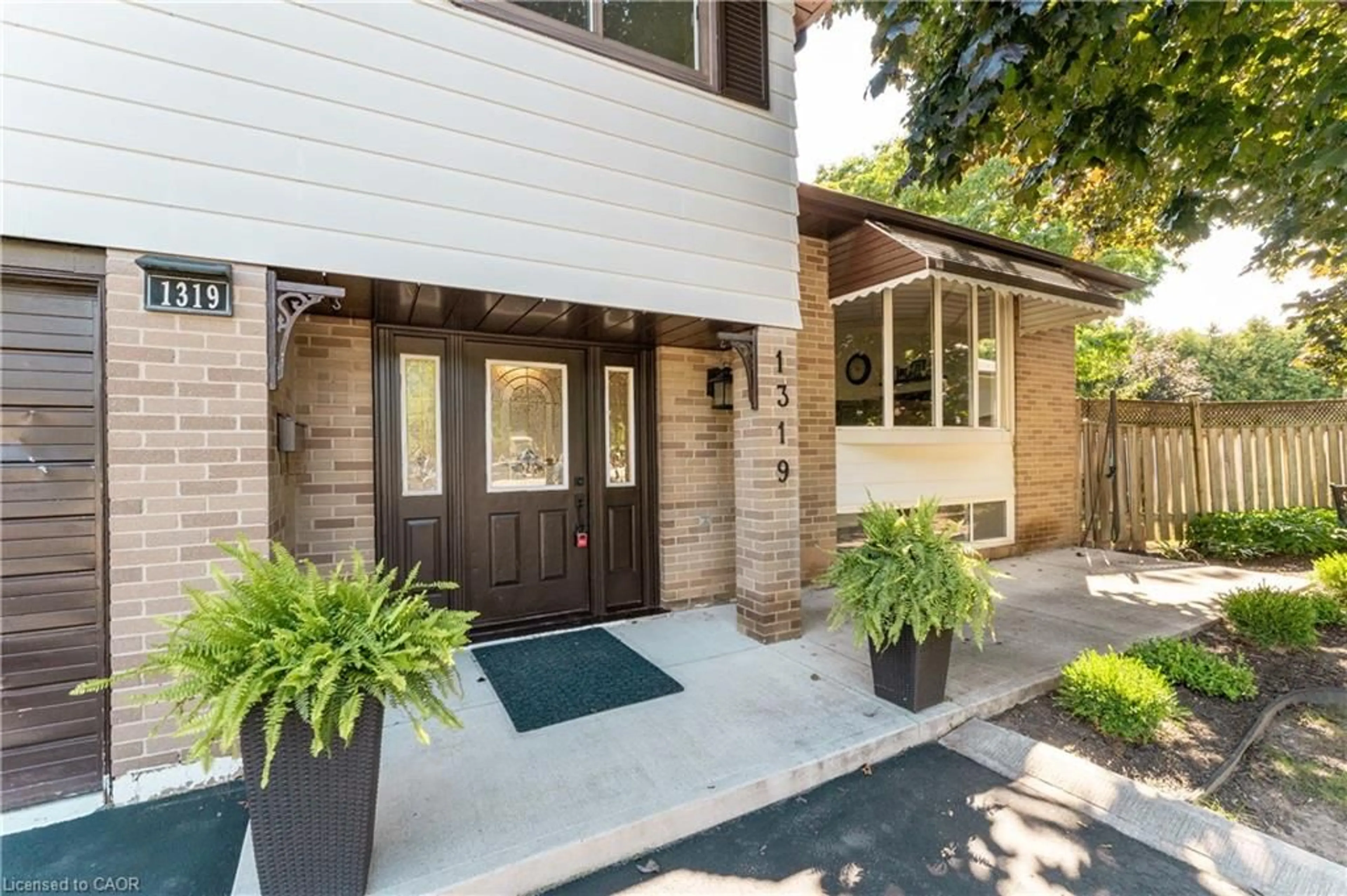 Unknown for 1319 Sherwood Crt, Burlington Ontario L7M 1C8