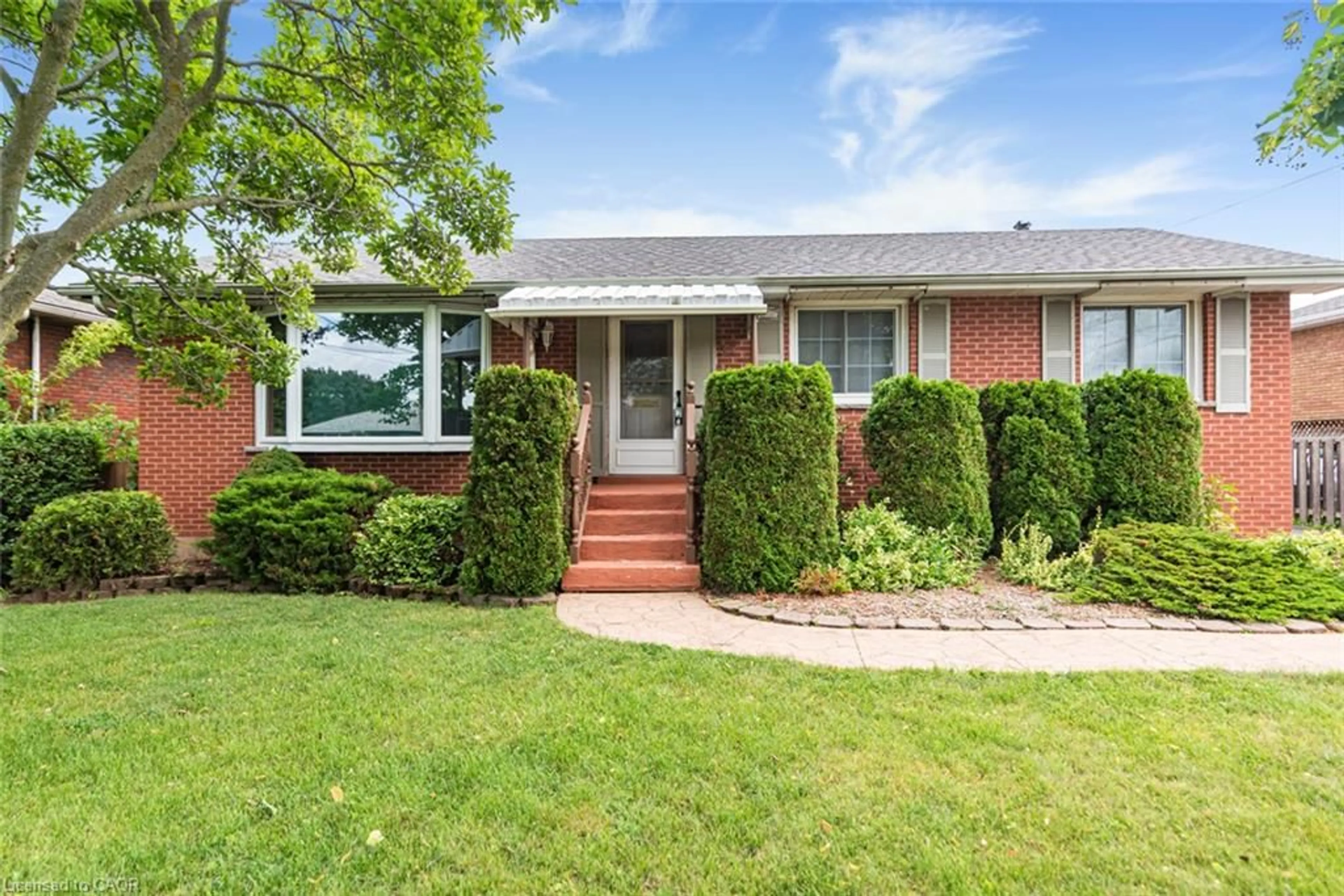 Home with brick exterior material, street for 37 Lorne Ave, Grimsby Ontario L3M 2H8