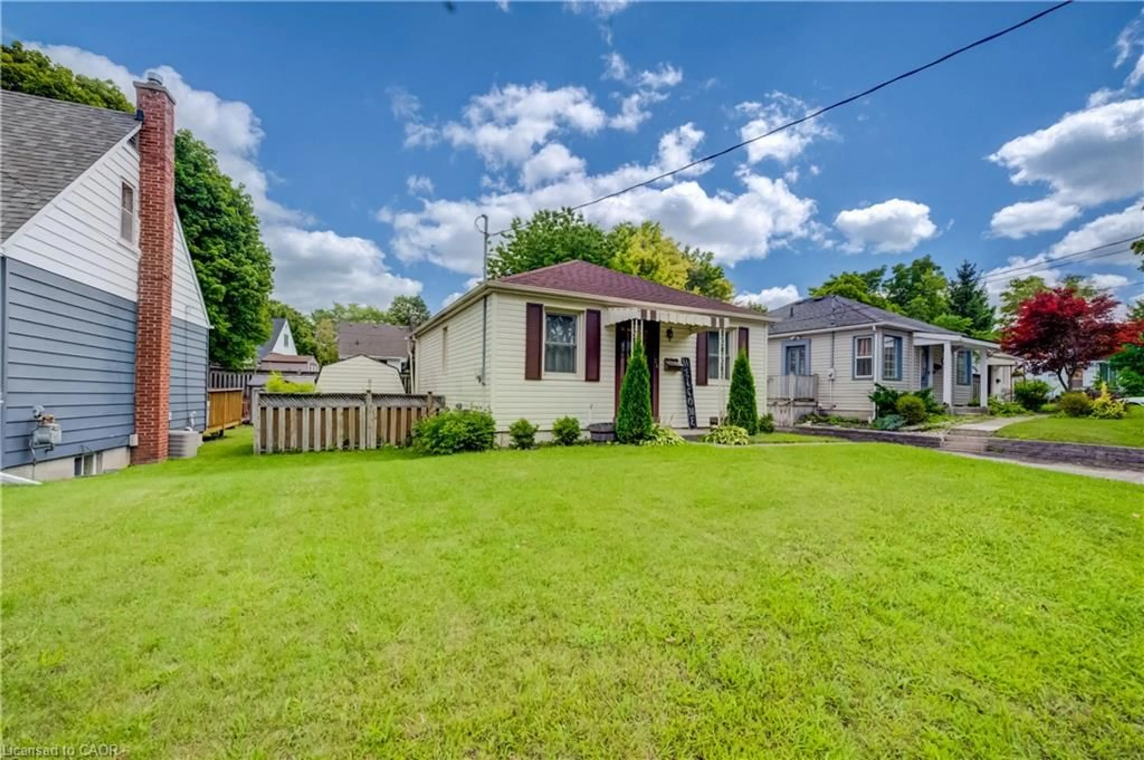 A pic from outside/outdoor area/front of a property/back of a property/a pic from drone, street for 34 St Clair Ave, Kitchener Ontario N2M 3Z4