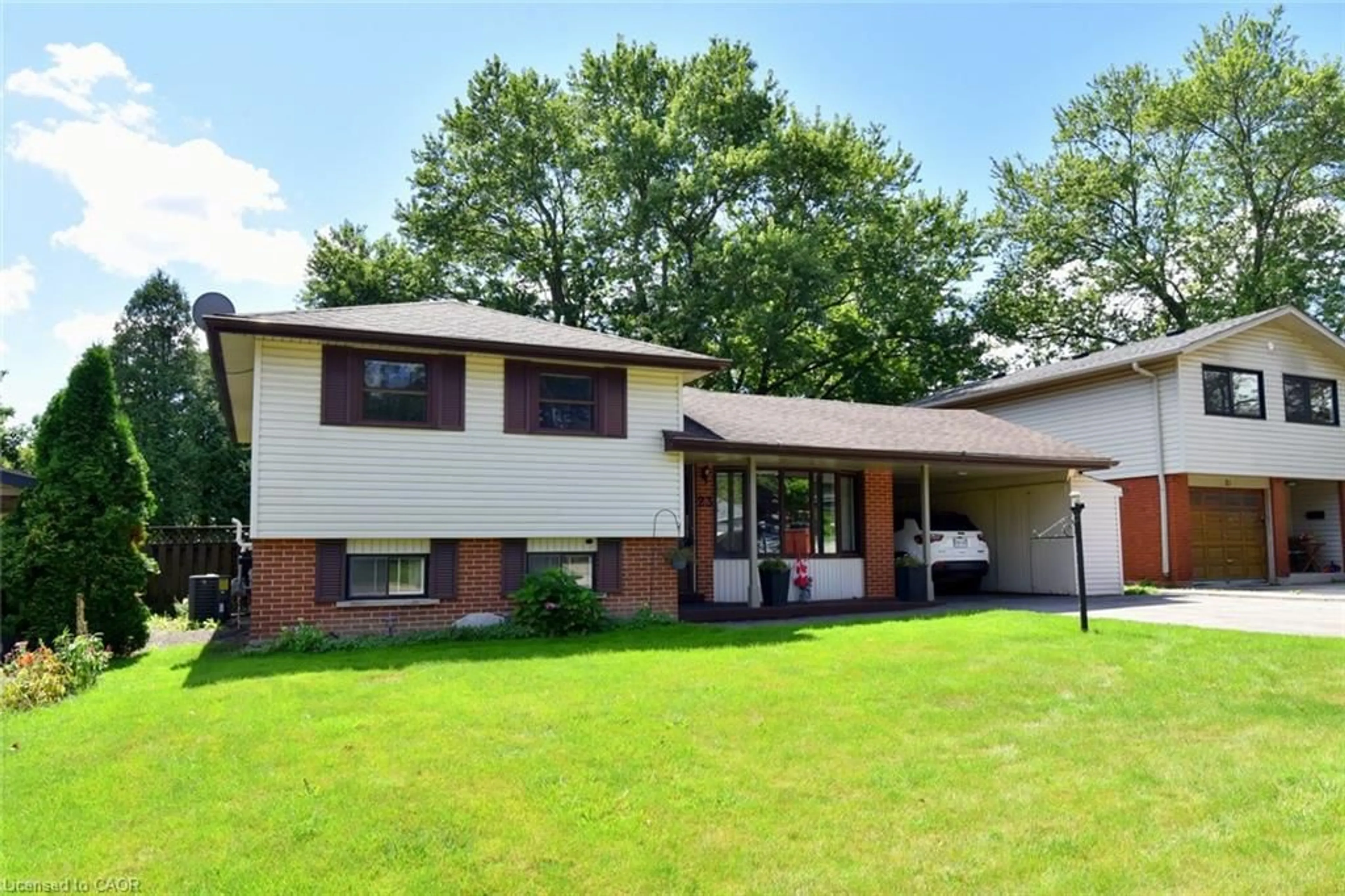 Home with brick exterior material, street for 23 Sherwood Rise, Dundas Ontario L9H 4E9