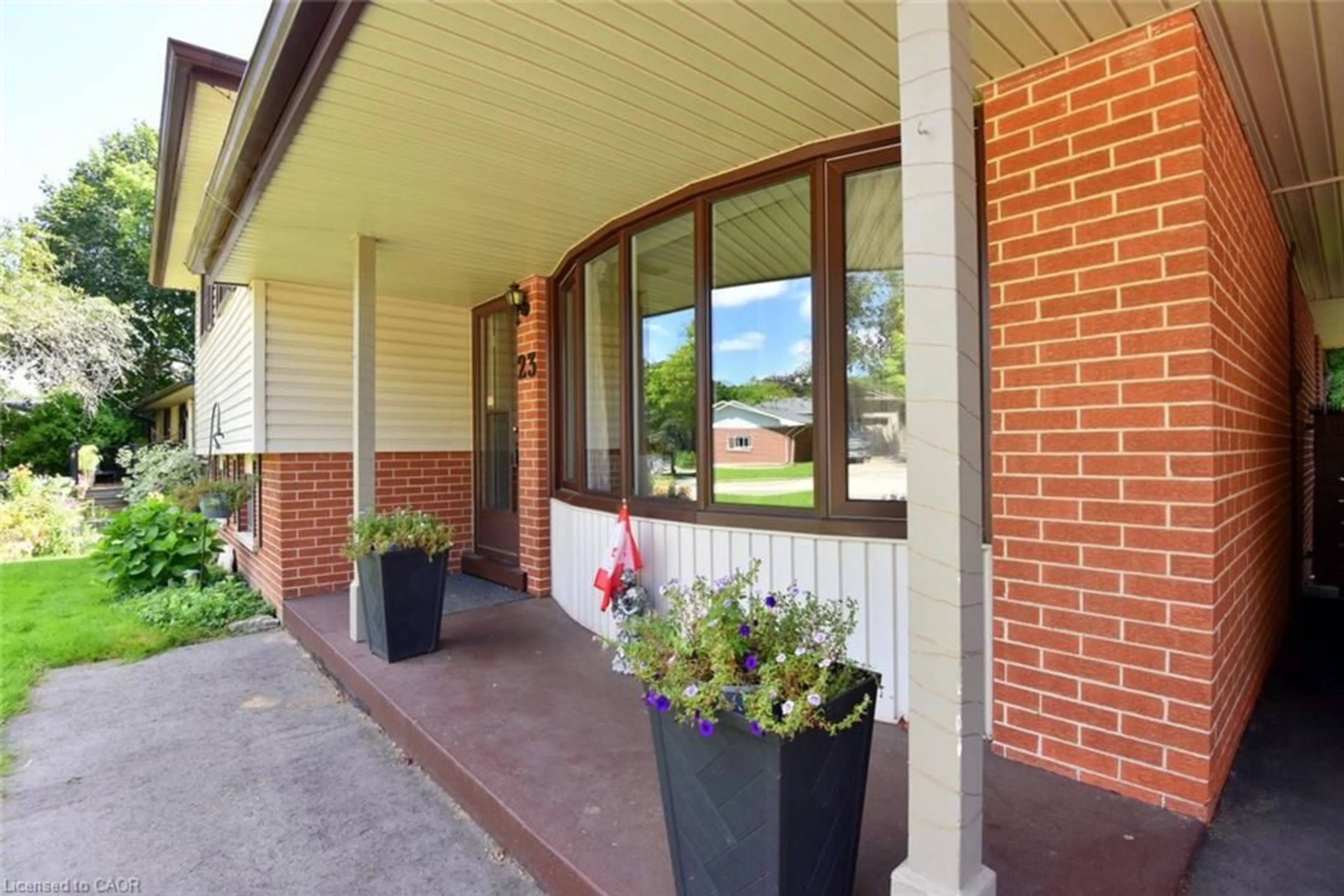 Unknown for 23 Sherwood Rise, Dundas Ontario L9H 4E9
