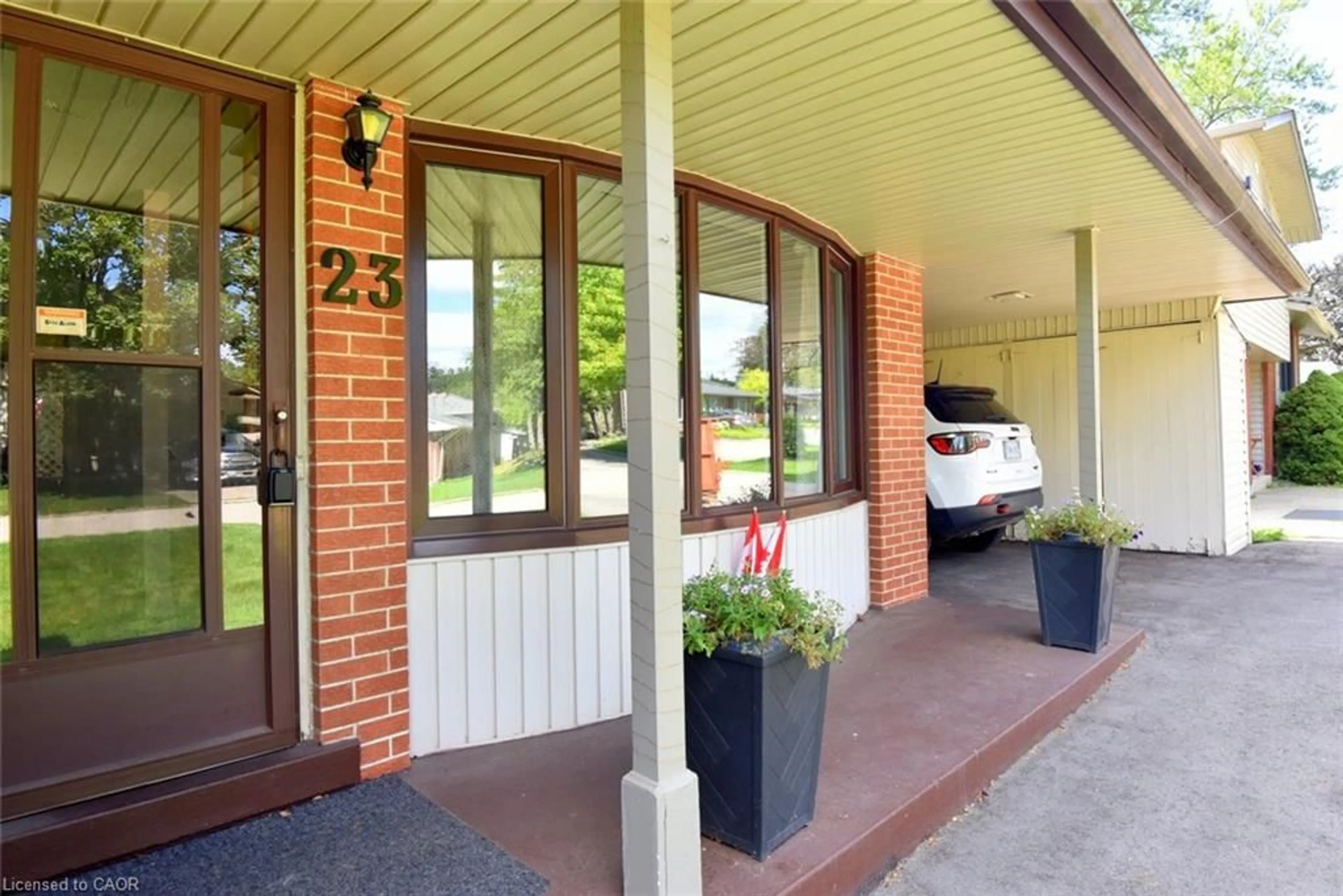 Unknown for 23 Sherwood Rise, Dundas Ontario L9H 4E9