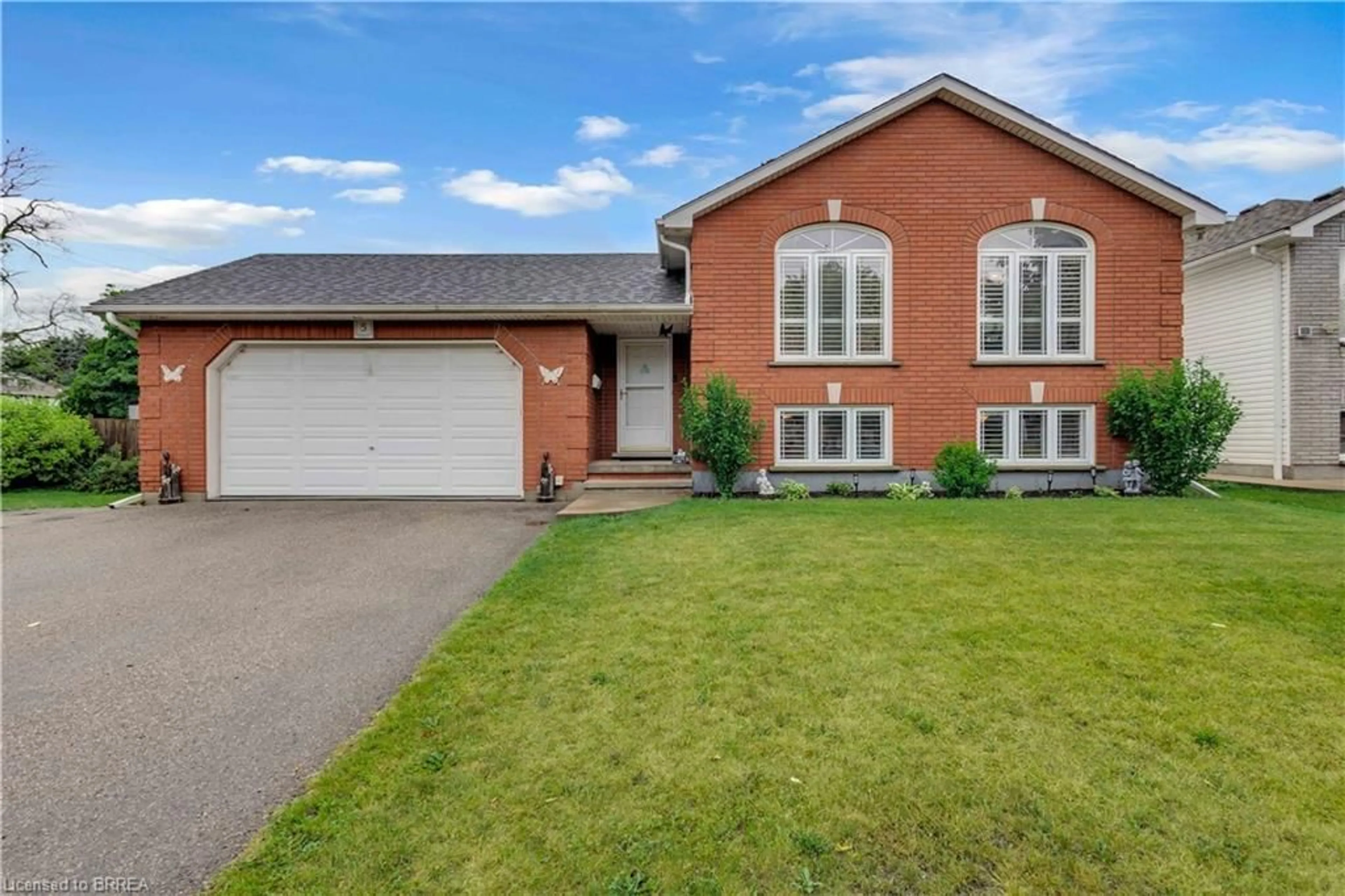 Home with brick exterior material, street for 5 Passmore Crt, Brantford Ontario N3S 7V3