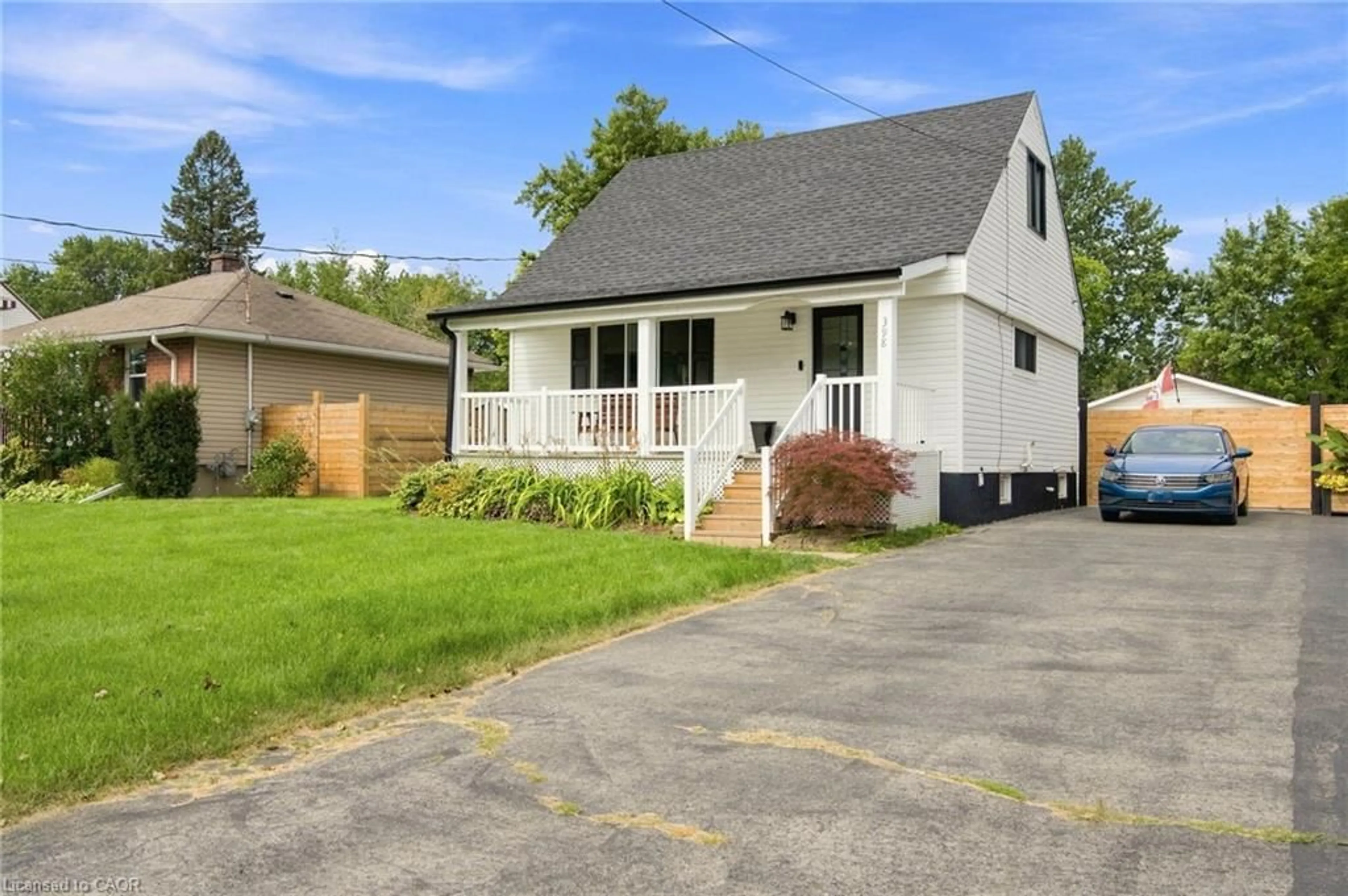 Home with vinyl exterior material, street for 398 East 38th St, Hamilton Ontario L8V 4G6