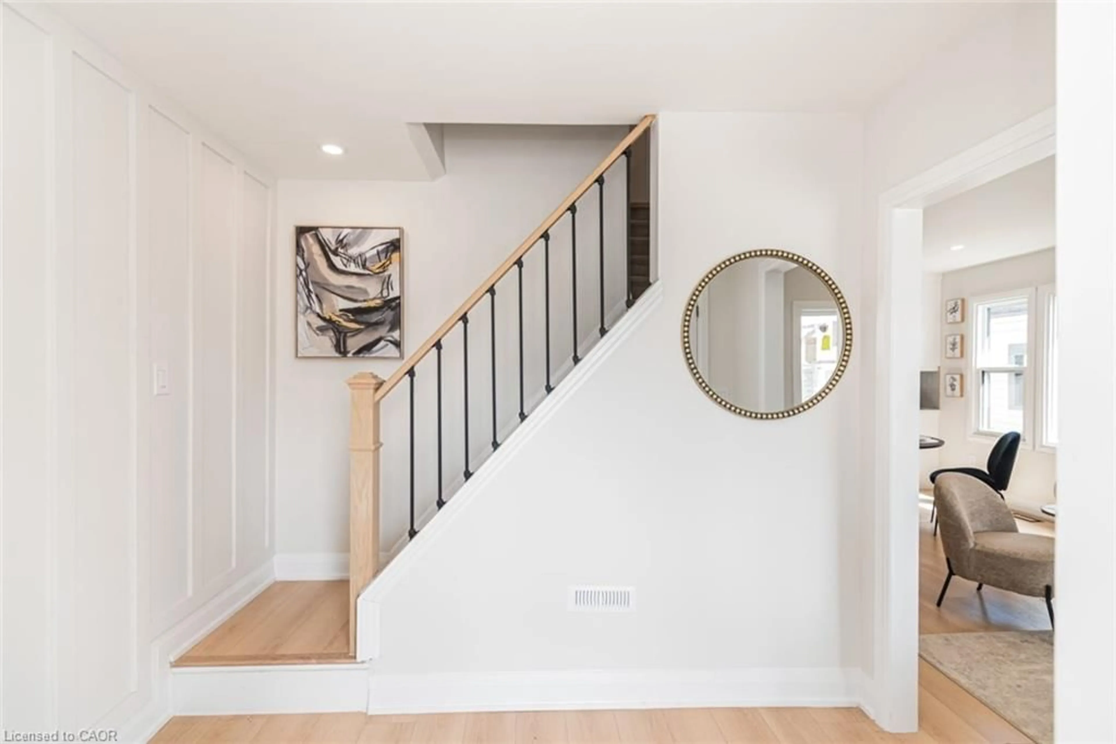Indoor entryway for 297 Britannia Ave, Hamilton Ontario L8H 1Y2