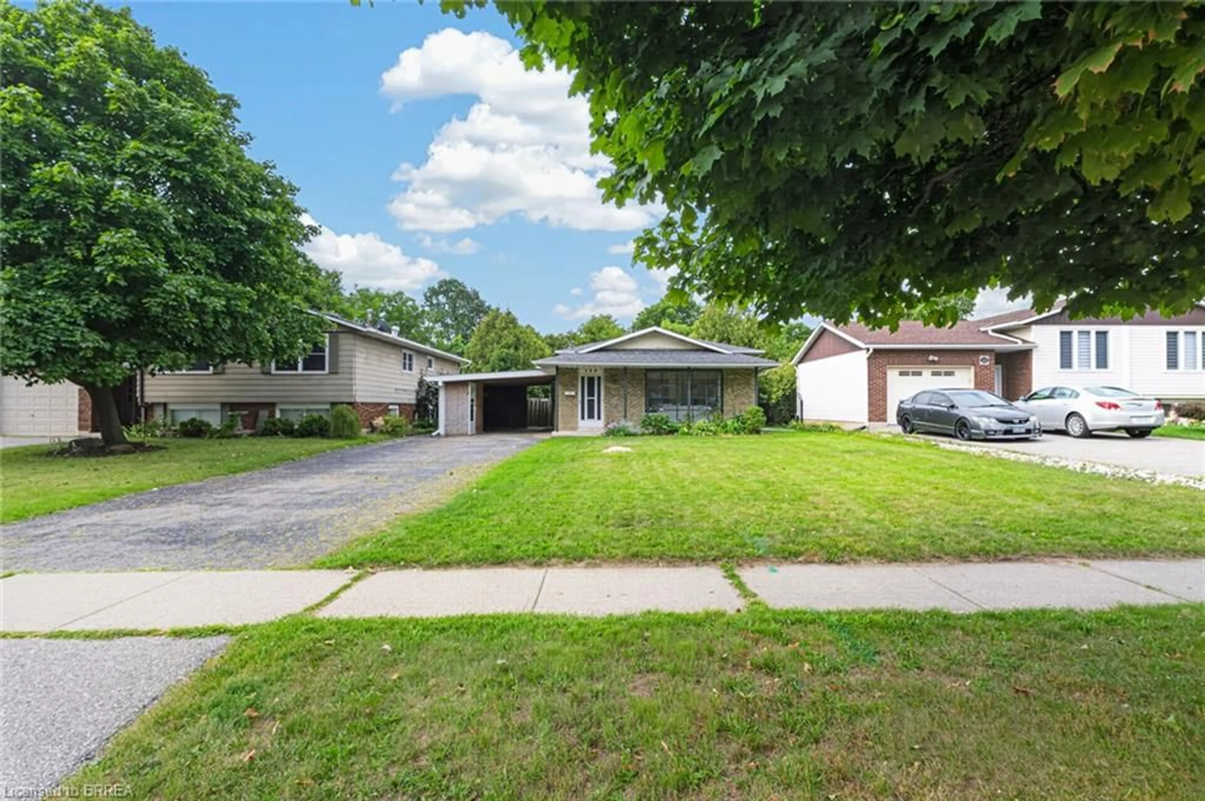 A pic from outside/outdoor area/front of a property/back of a property/a pic from drone, street for 199 Paris Rd, Brantford Ontario N3R 1J2