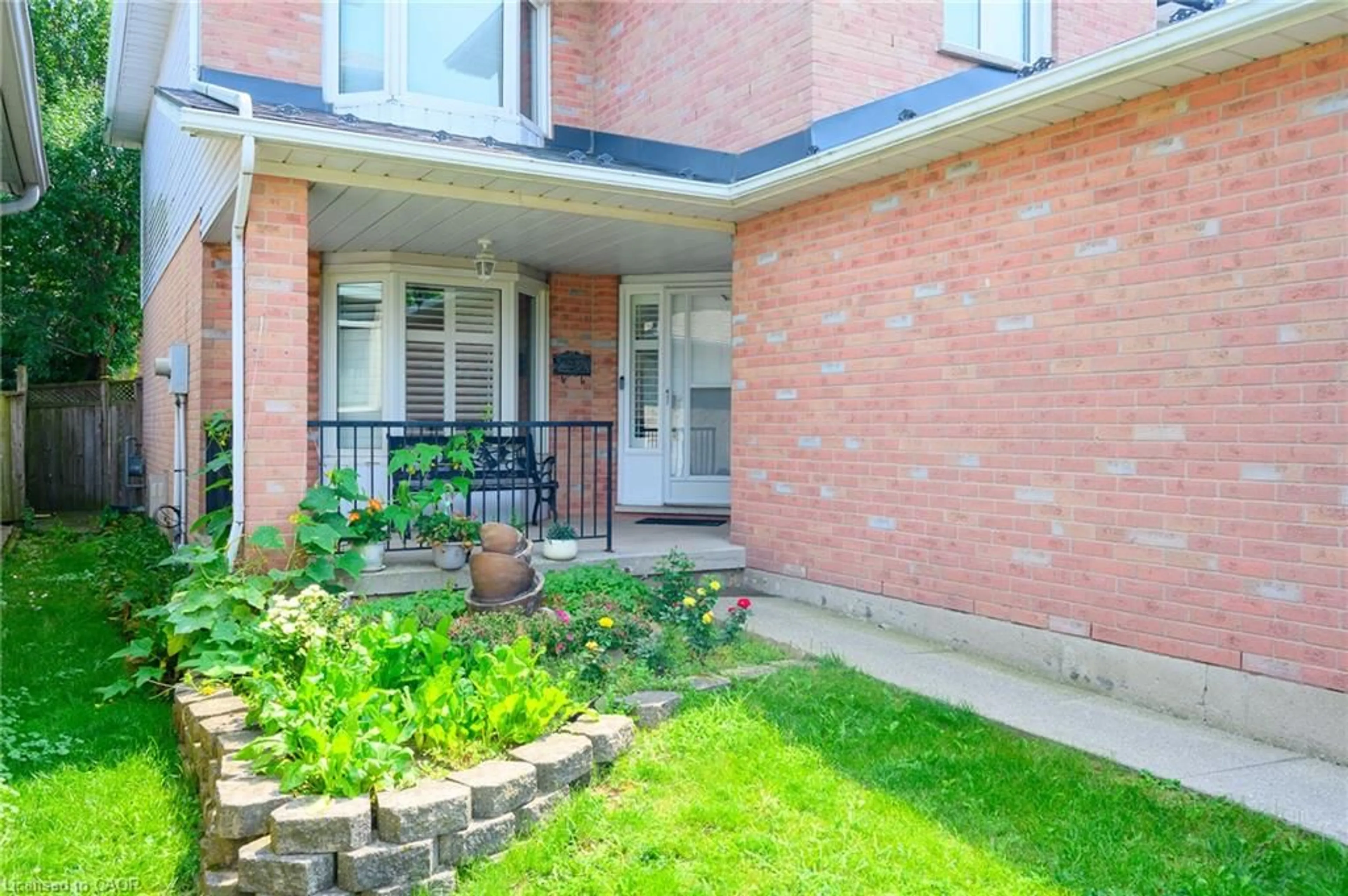 Patio, street for 245 Acadia Dr, Hamilton Ontario L8W 3L1