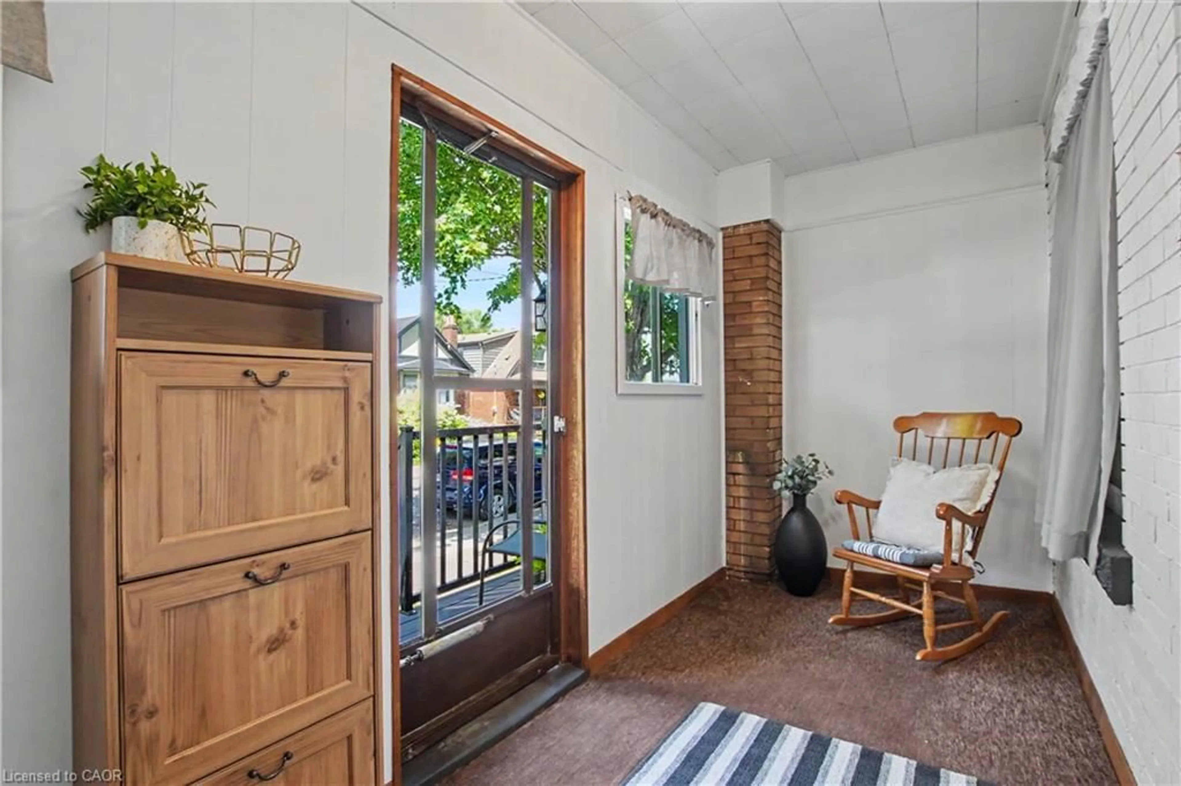 Indoor entryway for 20 Cope St, Hamilton Ontario L8H 5A9