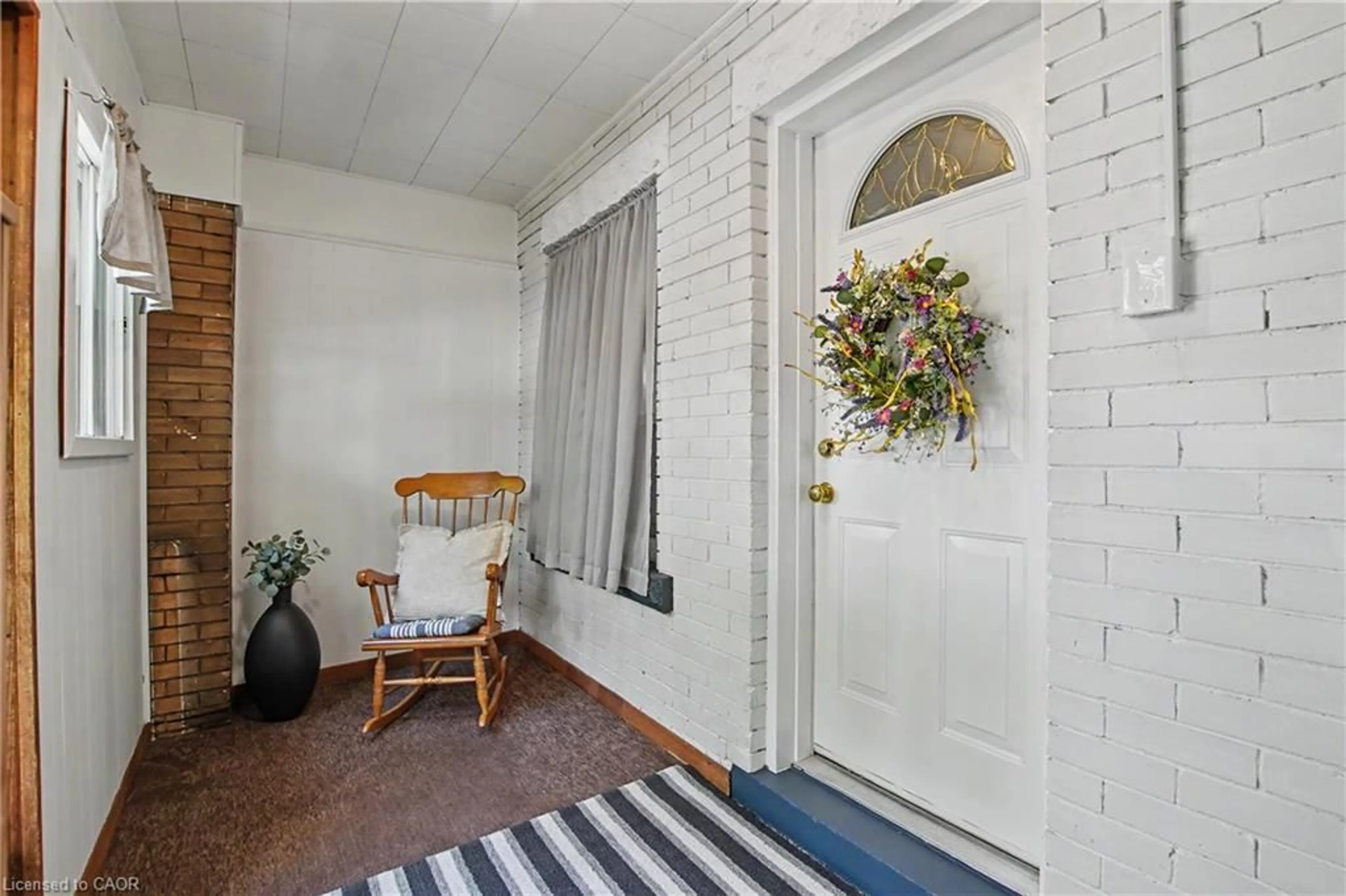 Indoor entryway for 20 Cope St, Hamilton Ontario L8H 5A9