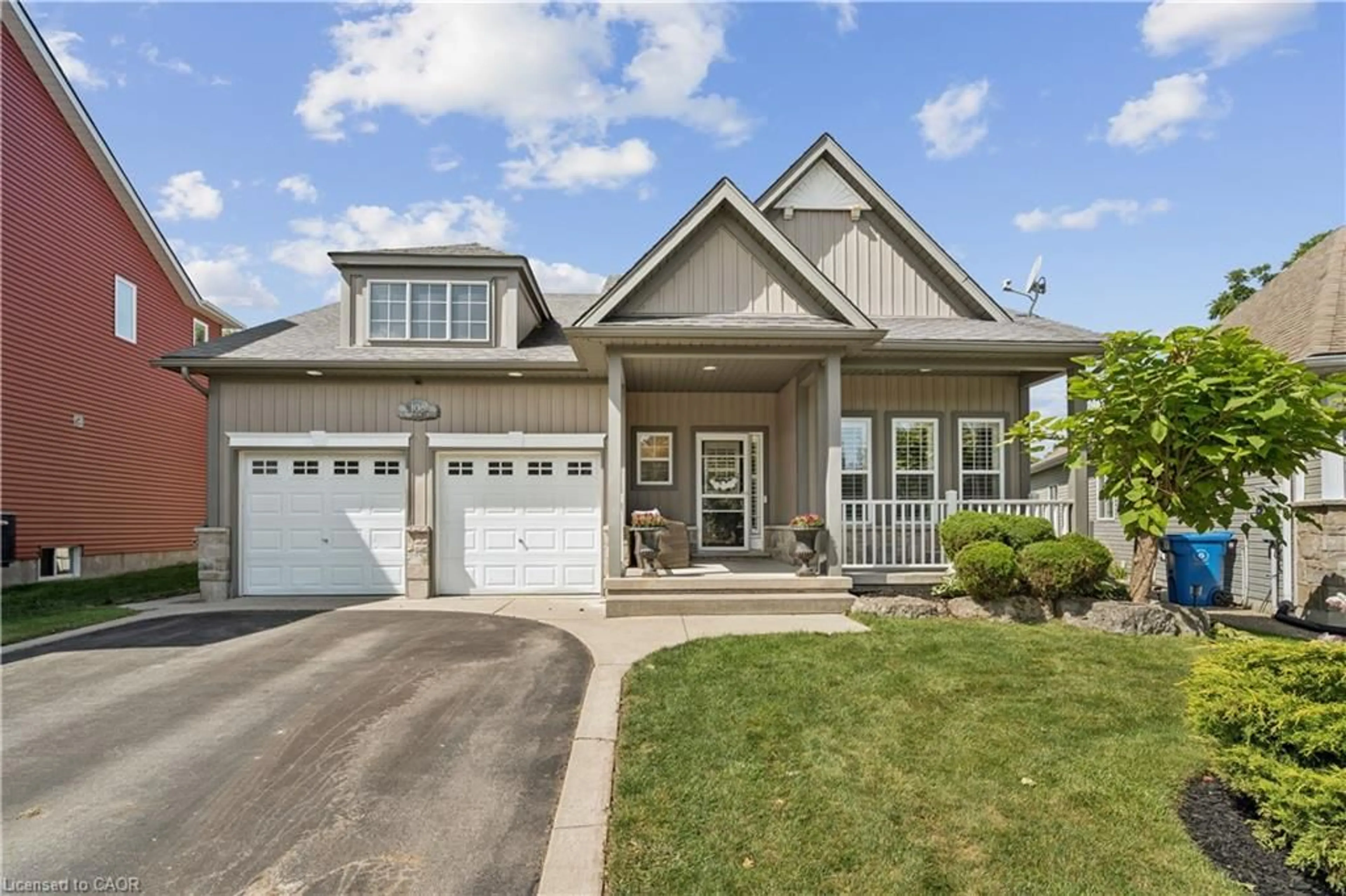 Home with vinyl exterior material, street for 108 Hampson Cres, Rockwood Ontario N0B 2K0