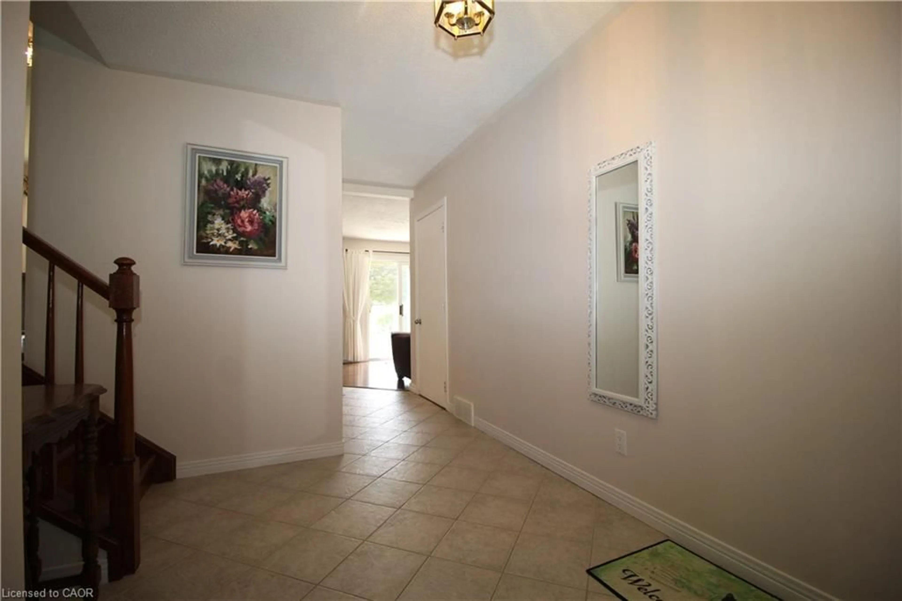 Indoor foyer for 14 Berkley Cres, Simcoe Ontario N3Y 4T4