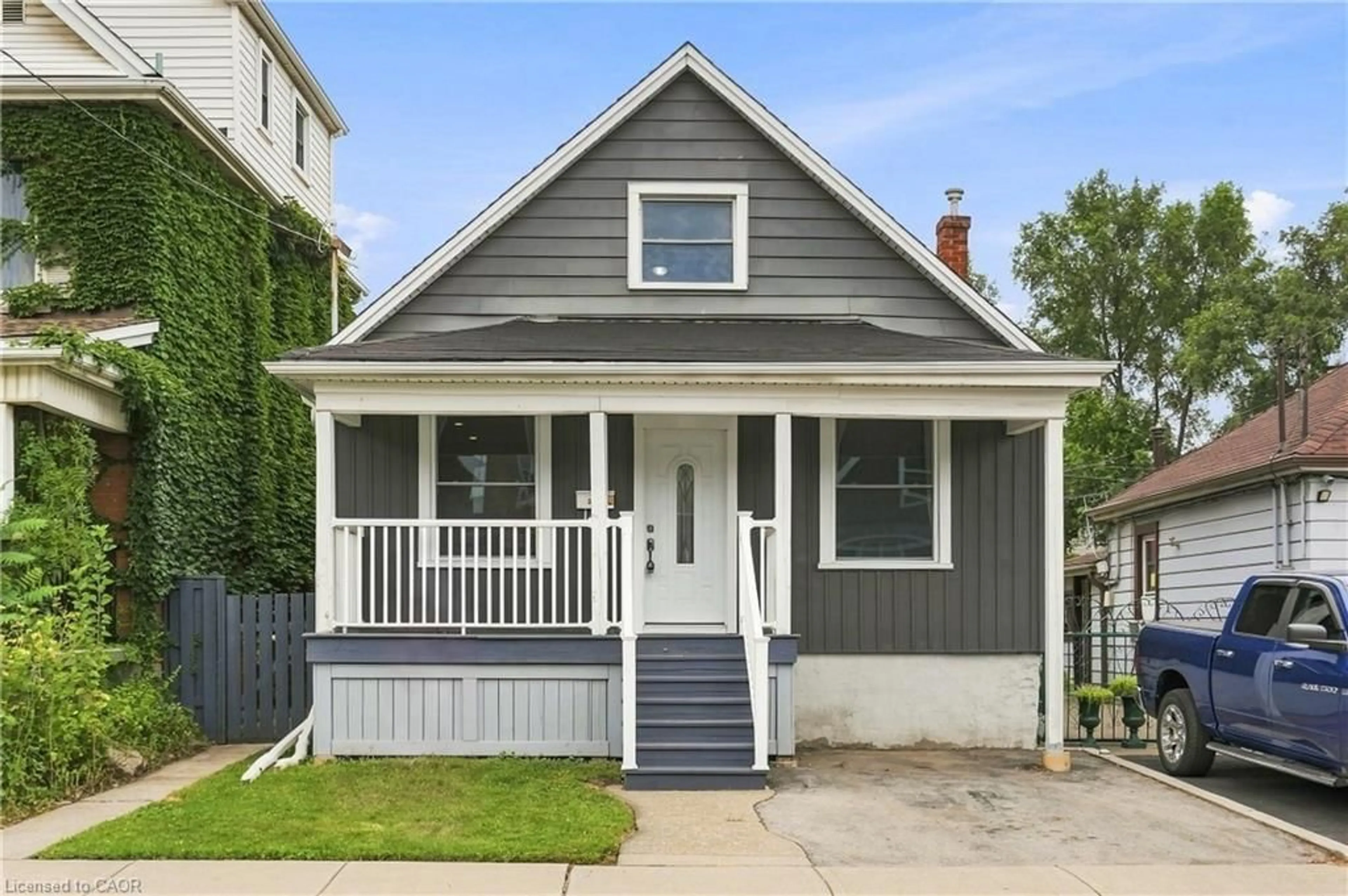 Home with vinyl exterior material, street for 241 Rosslyn Ave, Hamilton Ontario L8L 7P9