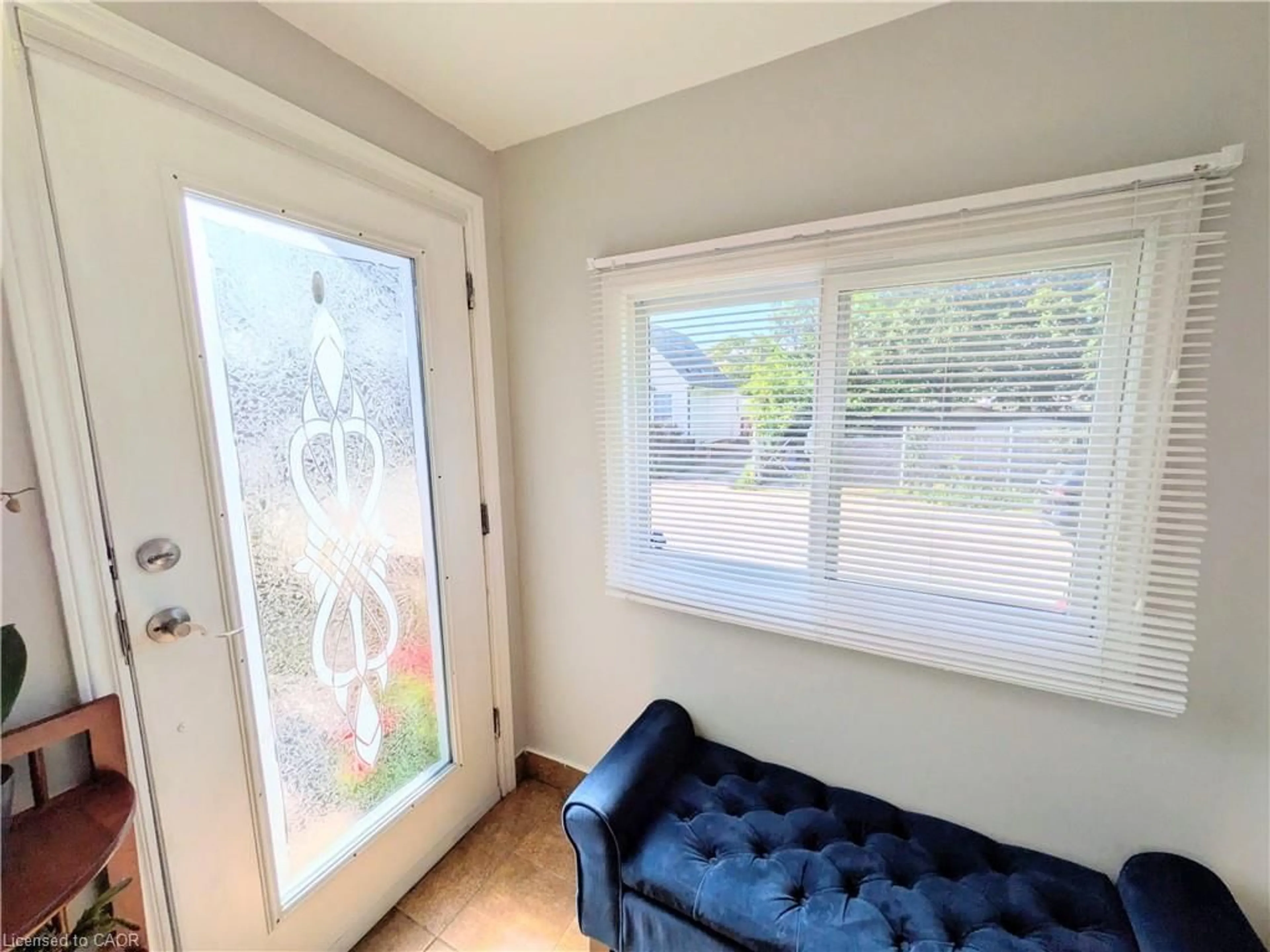 Indoor entryway for 7 Campbell Ave, Hamilton Ontario L8L 2M7