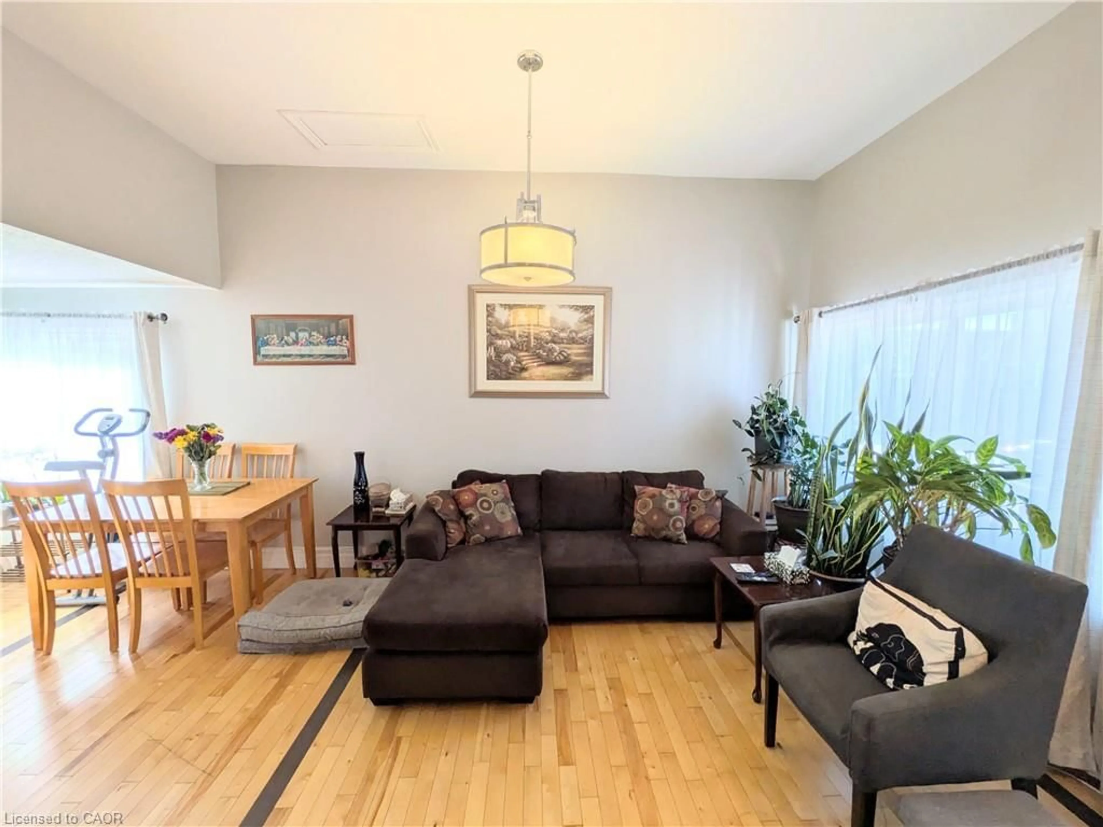 Living room with furniture, unknown for 7 Campbell Ave, Hamilton Ontario L8L 2M7