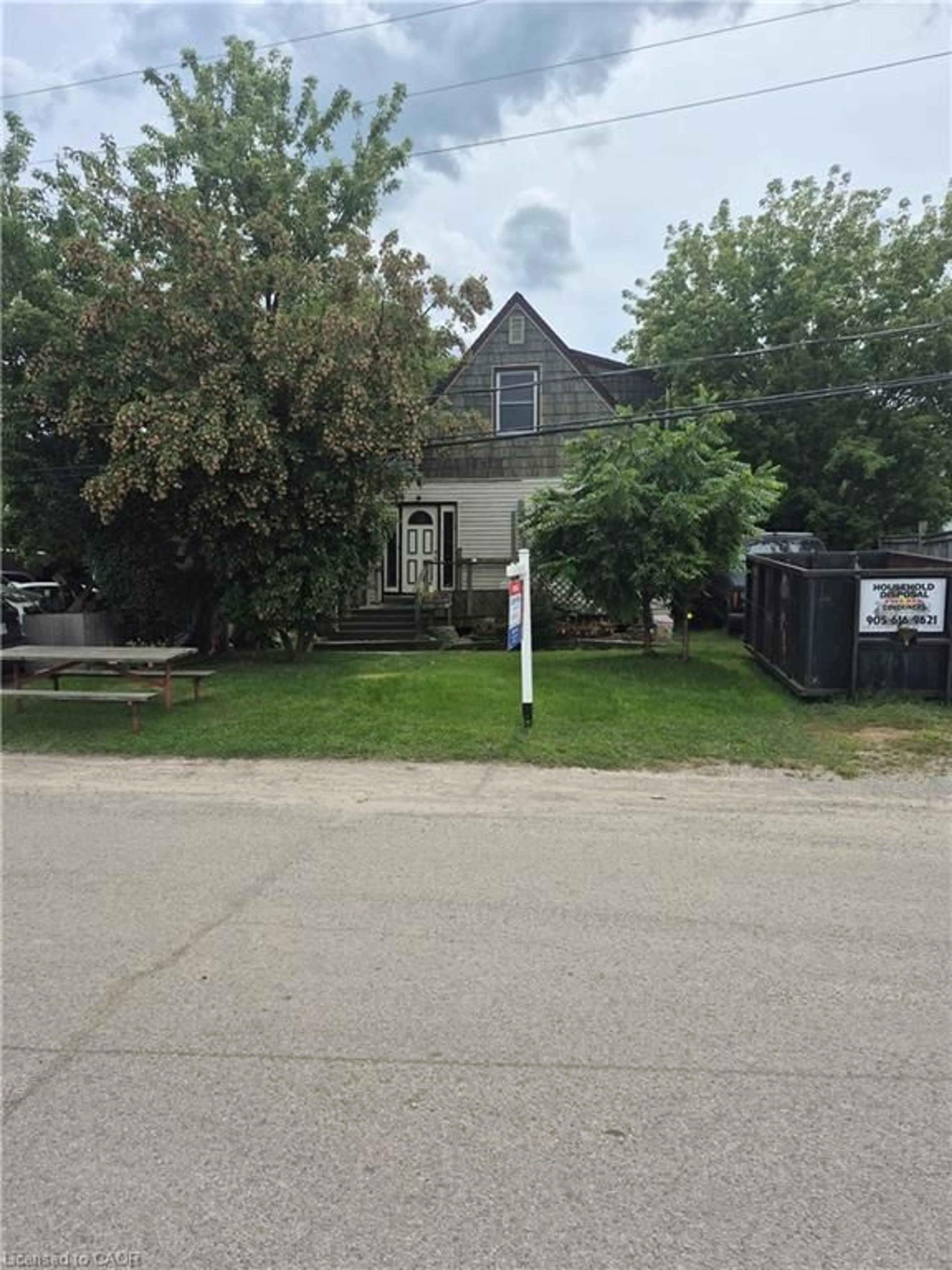 A pic from outside/outdoor area/front of a property/back of a property/a pic from drone, street for 5 Alabastine Ave, Caledonia Ontario N3W 1K9