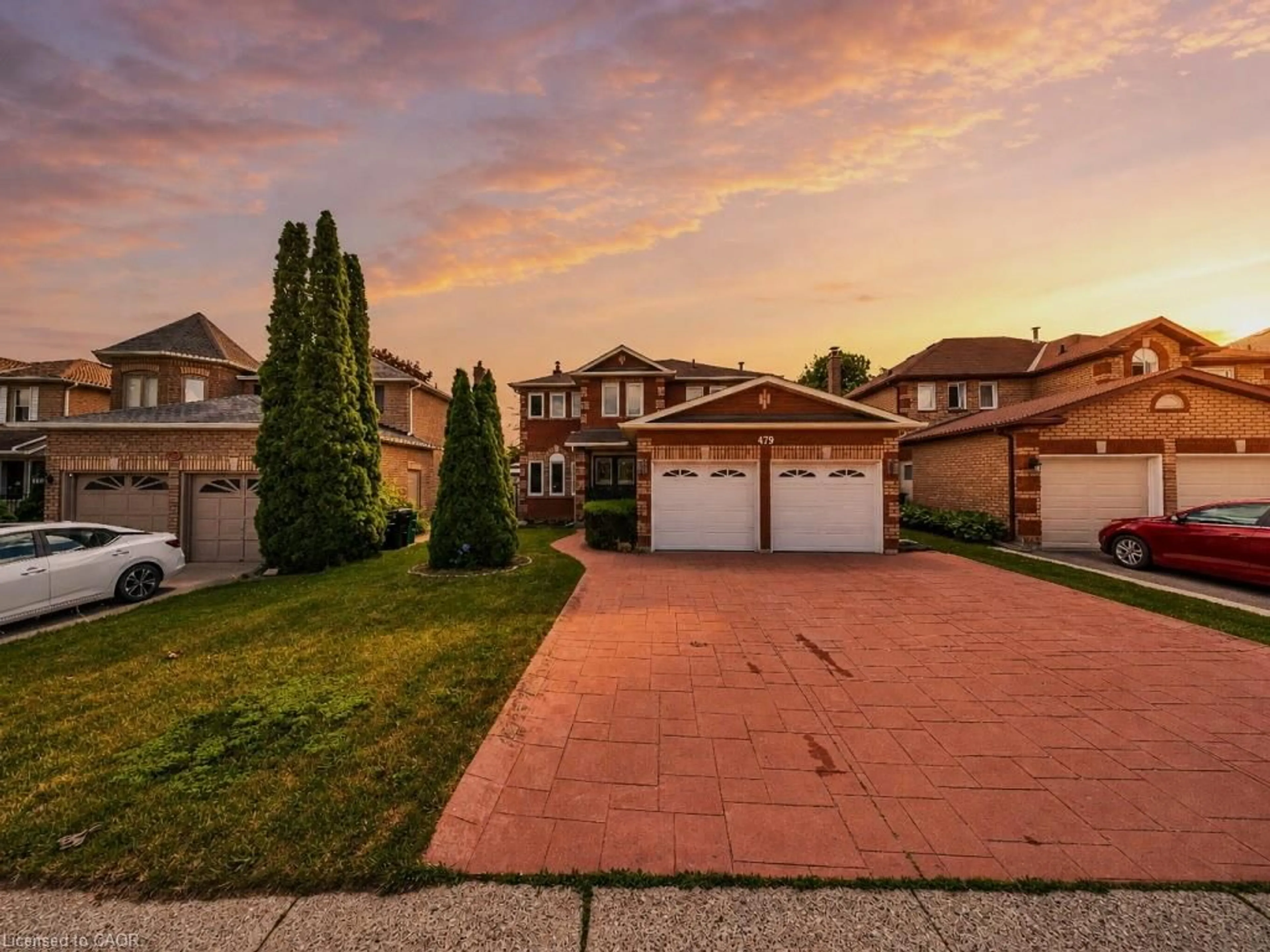 A pic from outside/outdoor area/front of a property/back of a property/a pic from drone, street for 479 Saginaw Pky, Cambridge Ontario N1T 1M6