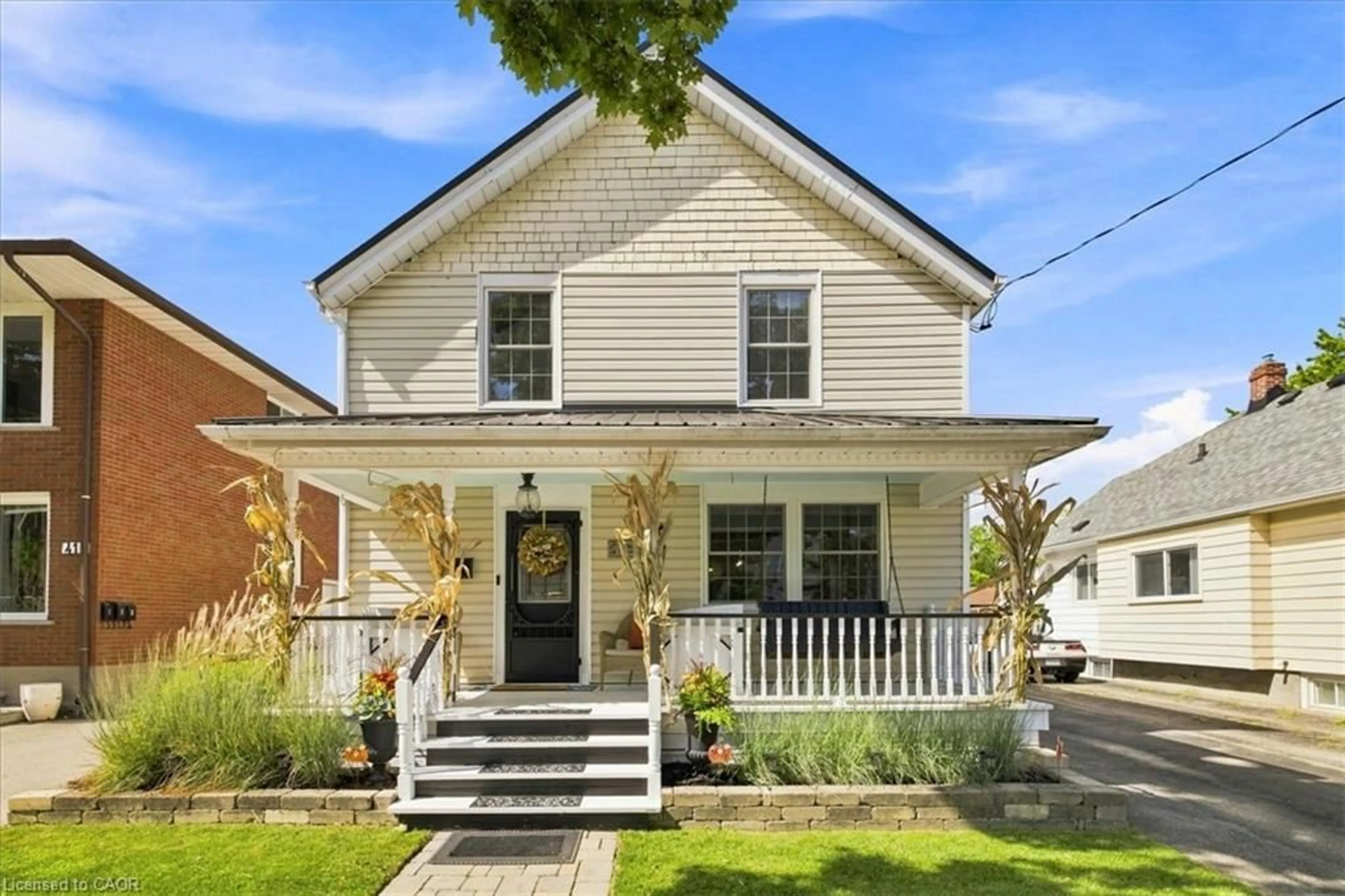 Home with vinyl exterior material, street for 45 Rodman St, St. Catharines Ontario L2R 5C9