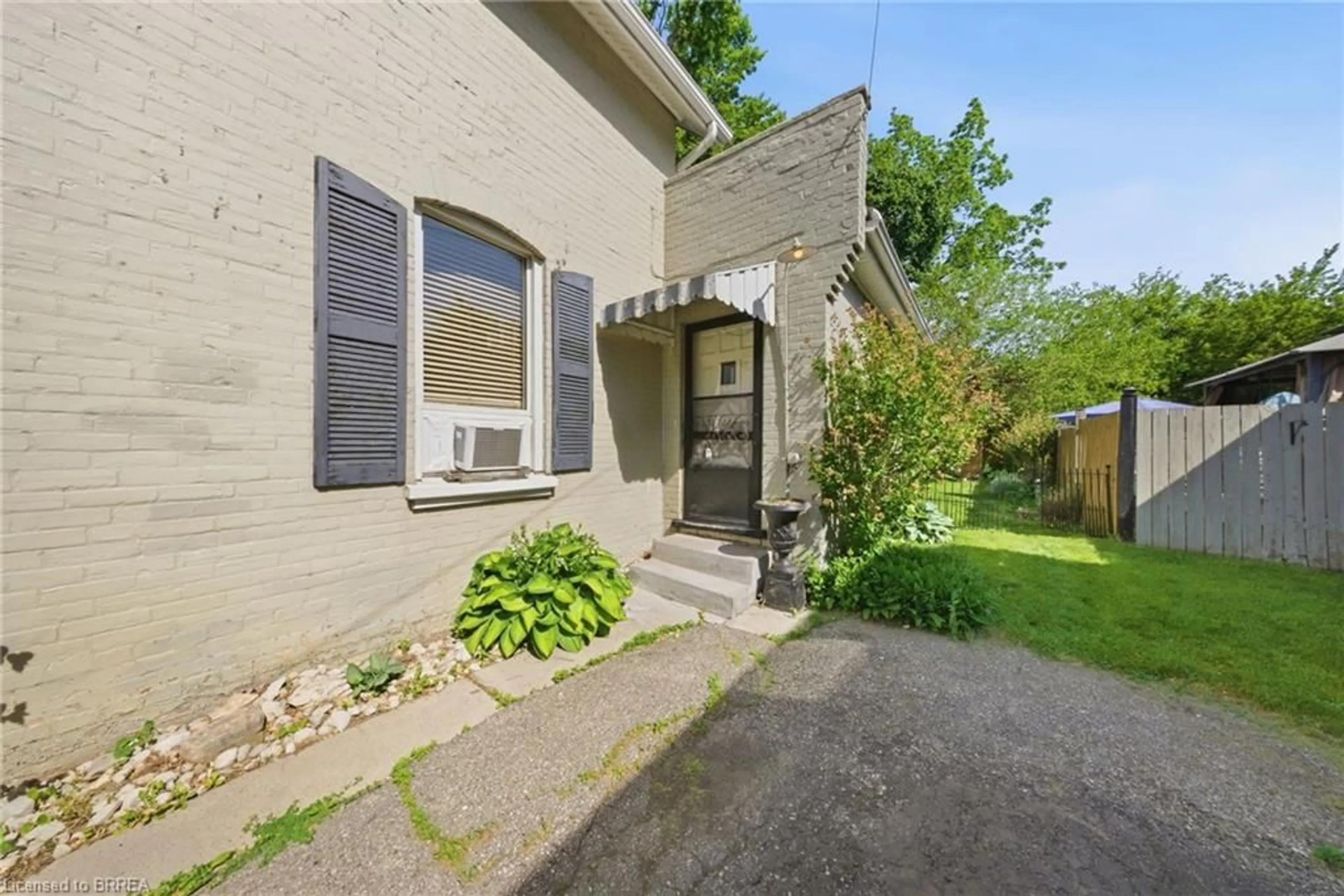 Patio, street for 54 Mary St, Brantford Ontario N3S 3B1