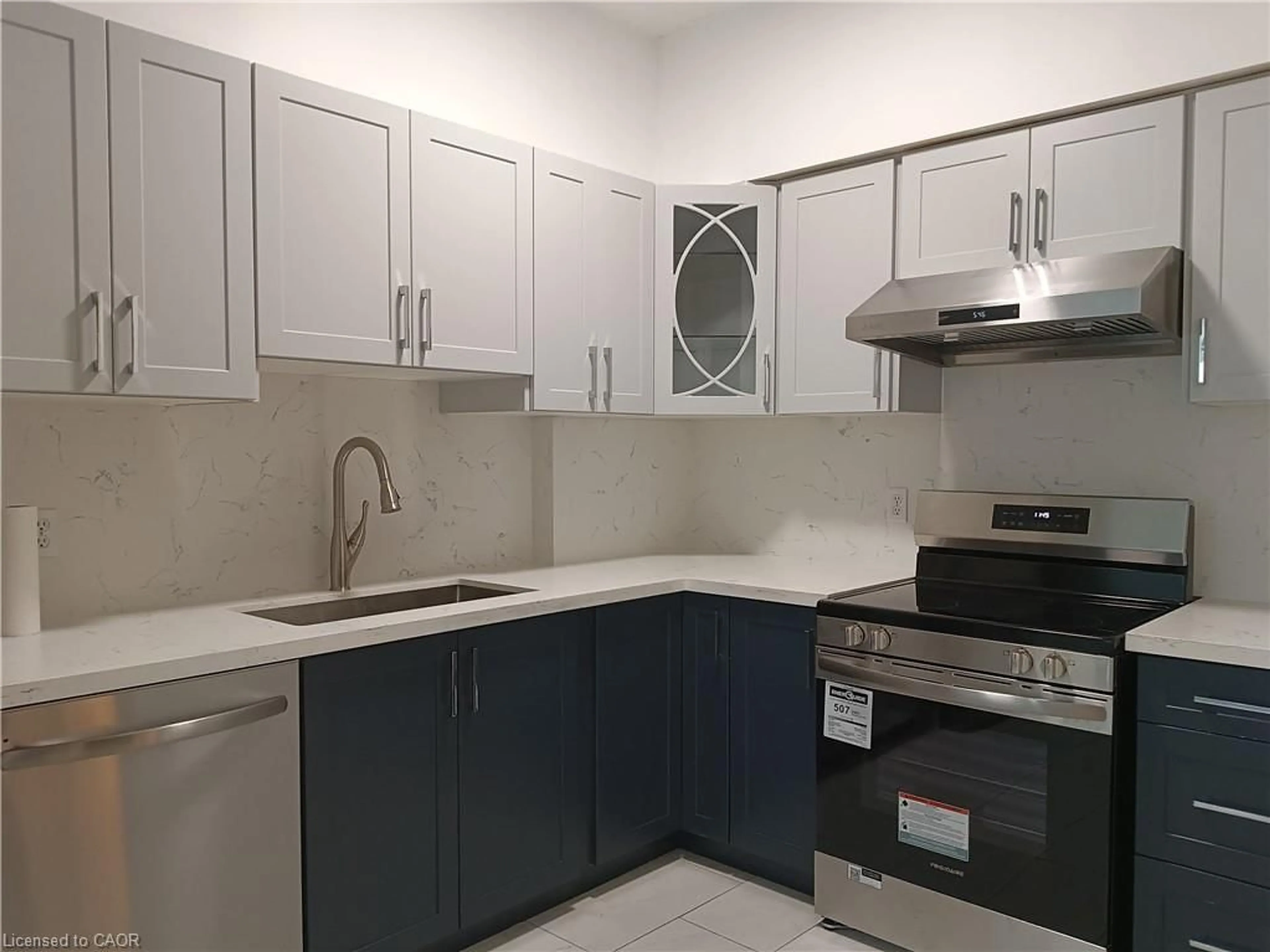Standard kitchen, unknown for 3055 Elmcreek Rd #5, Mississauga Ontario L5B 4J9