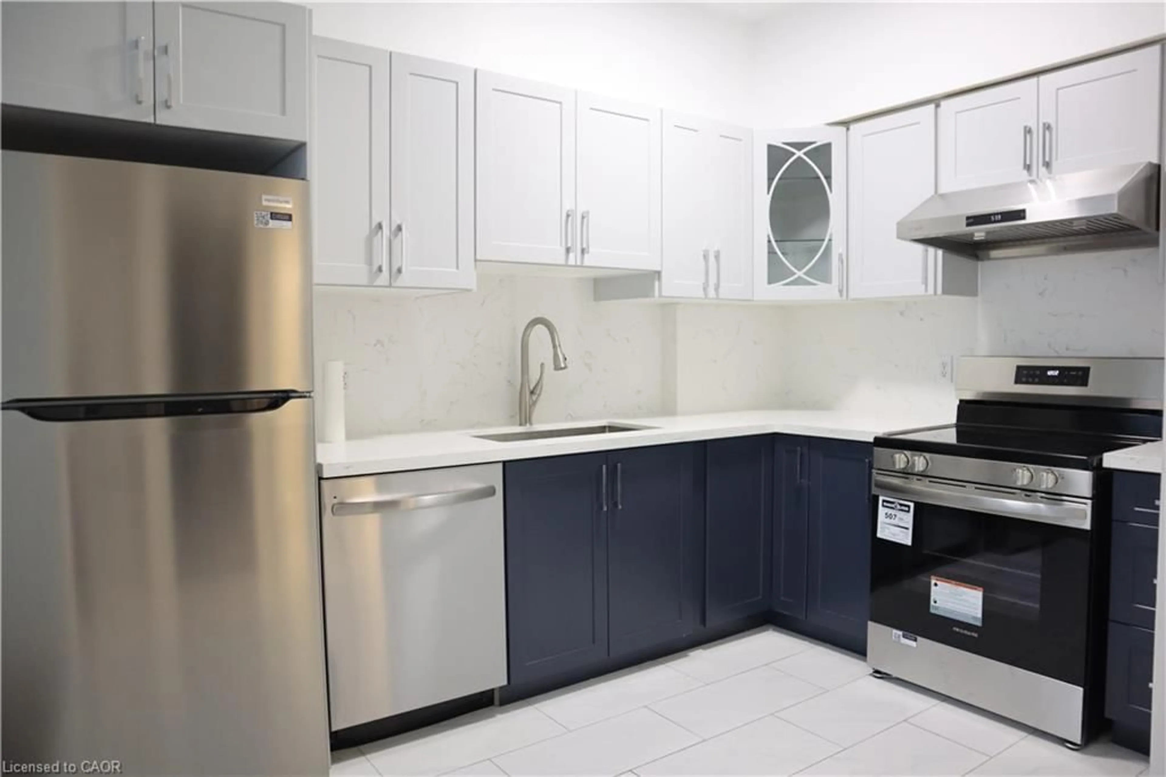 Standard kitchen, ceramic/tile floor for 3055 Elmcreek Rd #5, Mississauga Ontario L5B 4J9