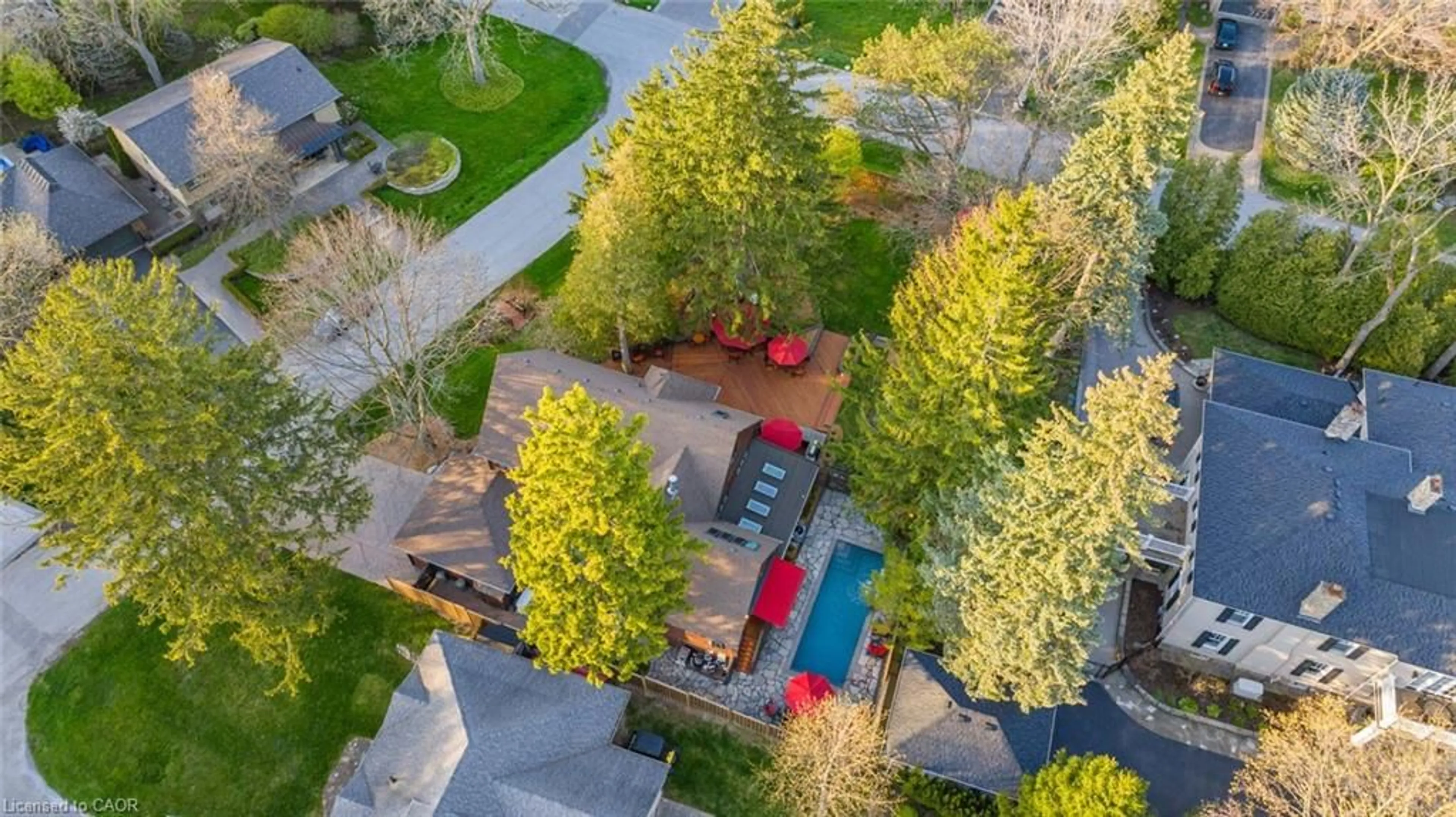 A pic from outside/outdoor area/front of a property/back of a property/a pic from drone, street for 1194 Stirling Dr, Oakville Ontario L6L 1E6