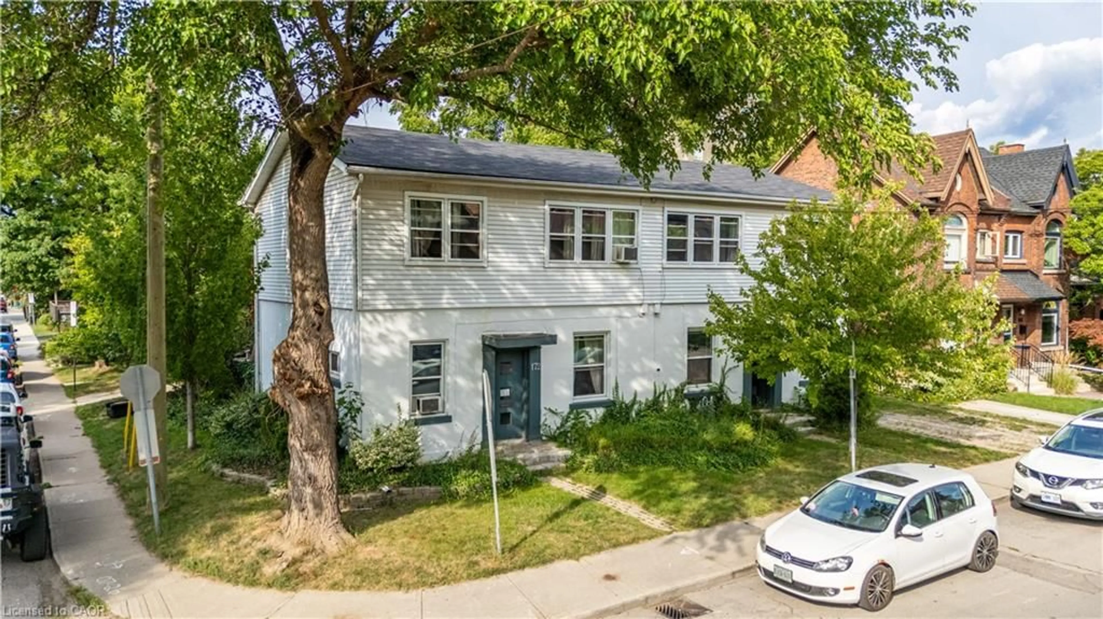 A pic from outside/outdoor area/front of a property/back of a property/a pic from drone, street for 170-172 Markland St, Hamilton Ontario L8P 2K5