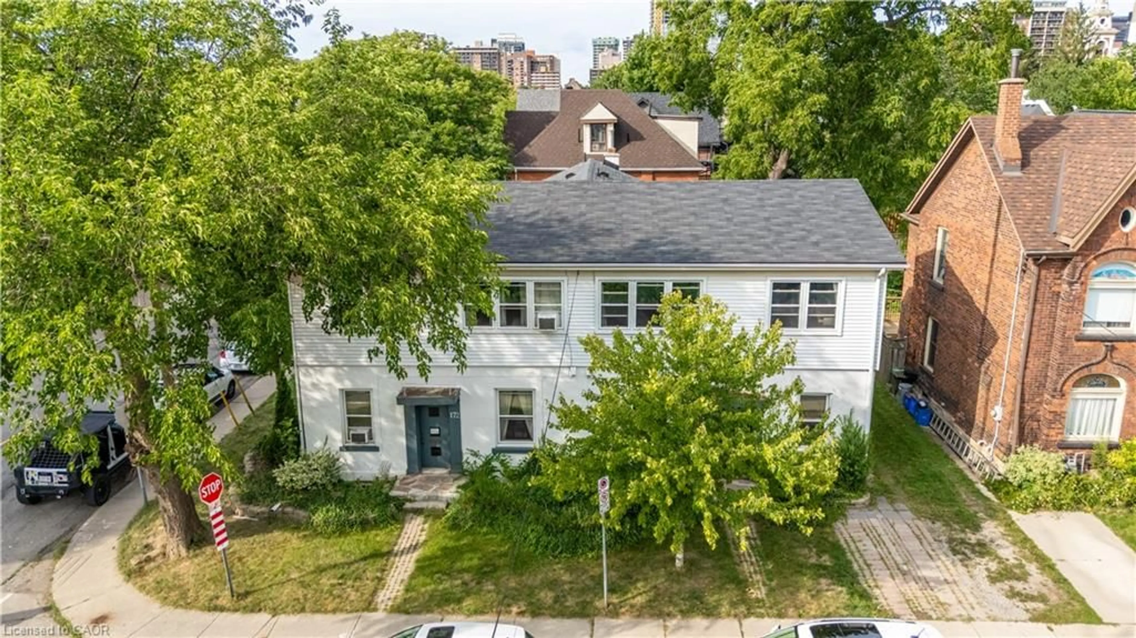 A pic from outside/outdoor area/front of a property/back of a property/a pic from drone, street for 170-172 Markland St, Hamilton Ontario L8P 2K5
