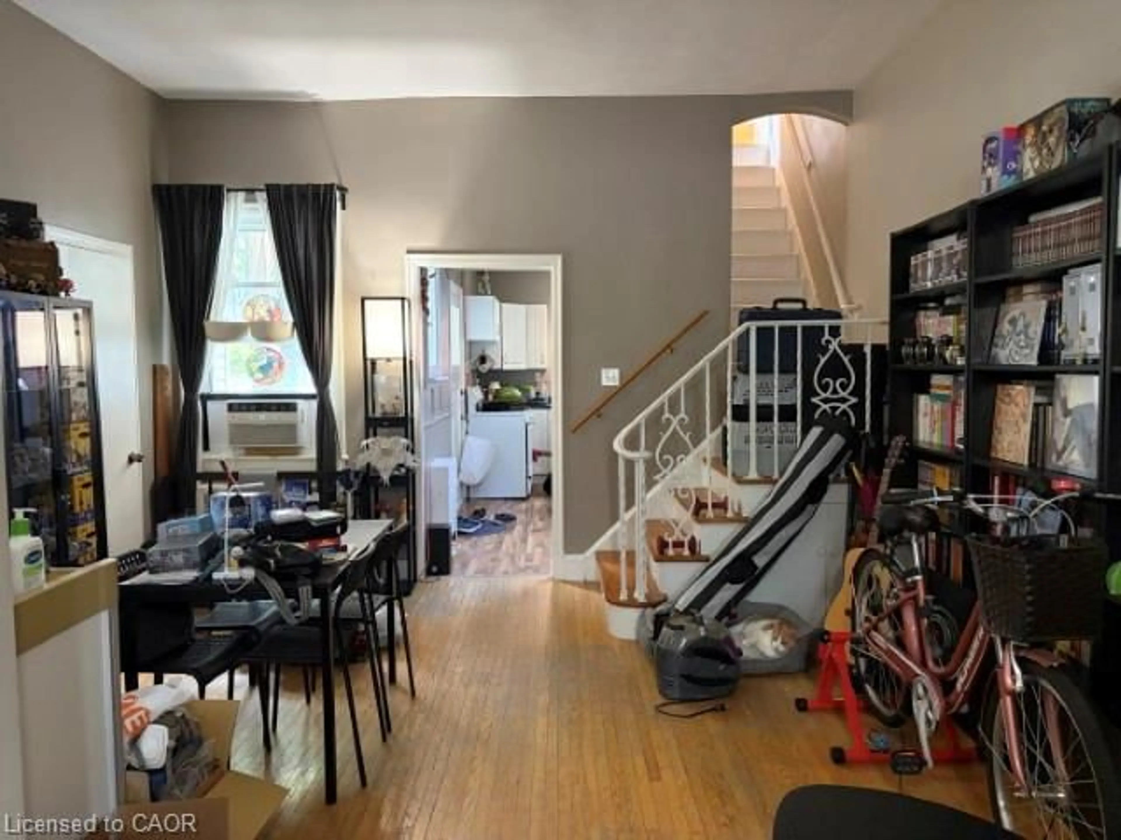 A pic of a room for 170-172 Markland St, Hamilton Ontario L8P 2K5