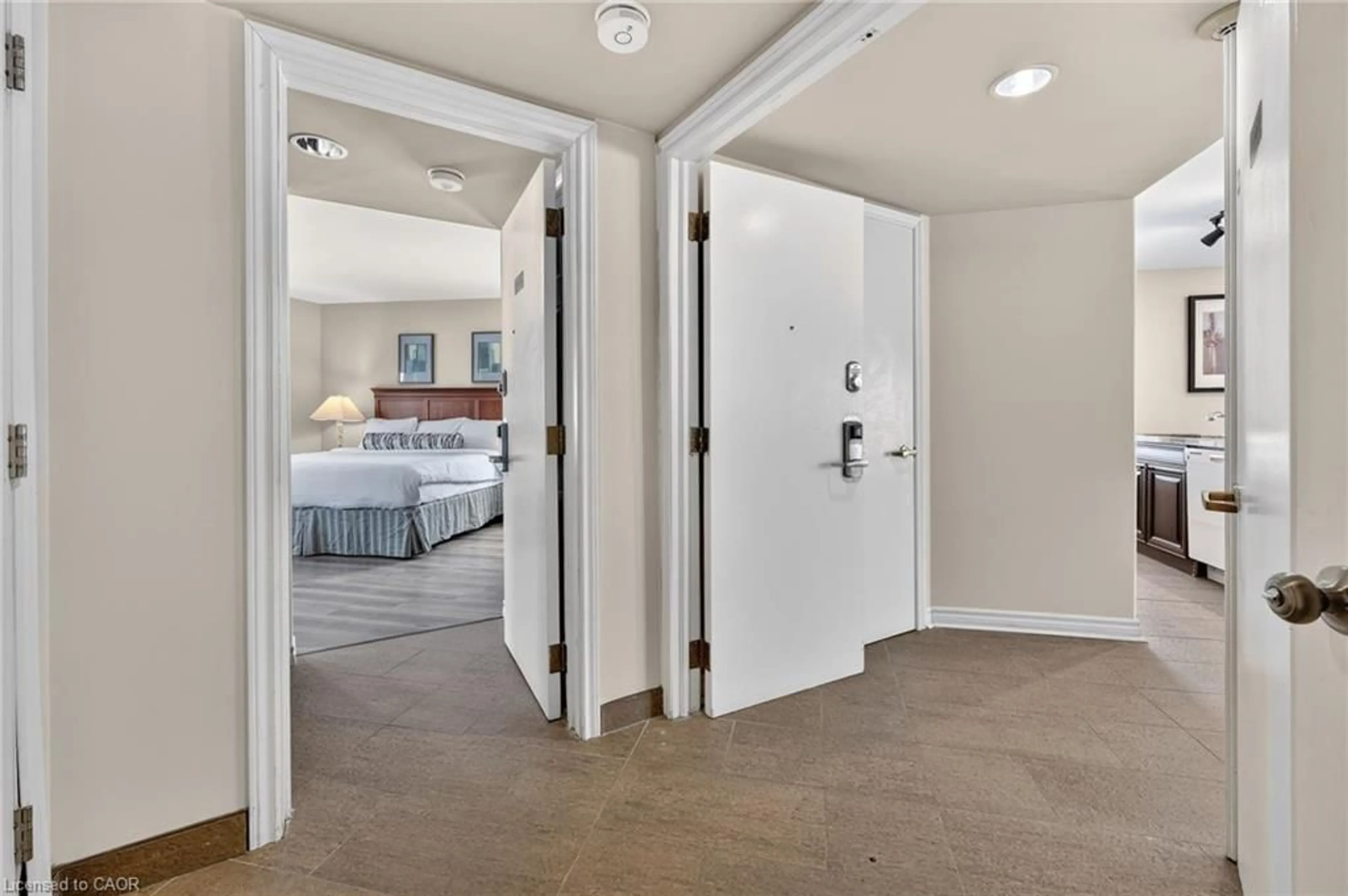 Indoor entryway for 90 Highland Dr #2014/15, Simcoe Ontario L0L 2X0