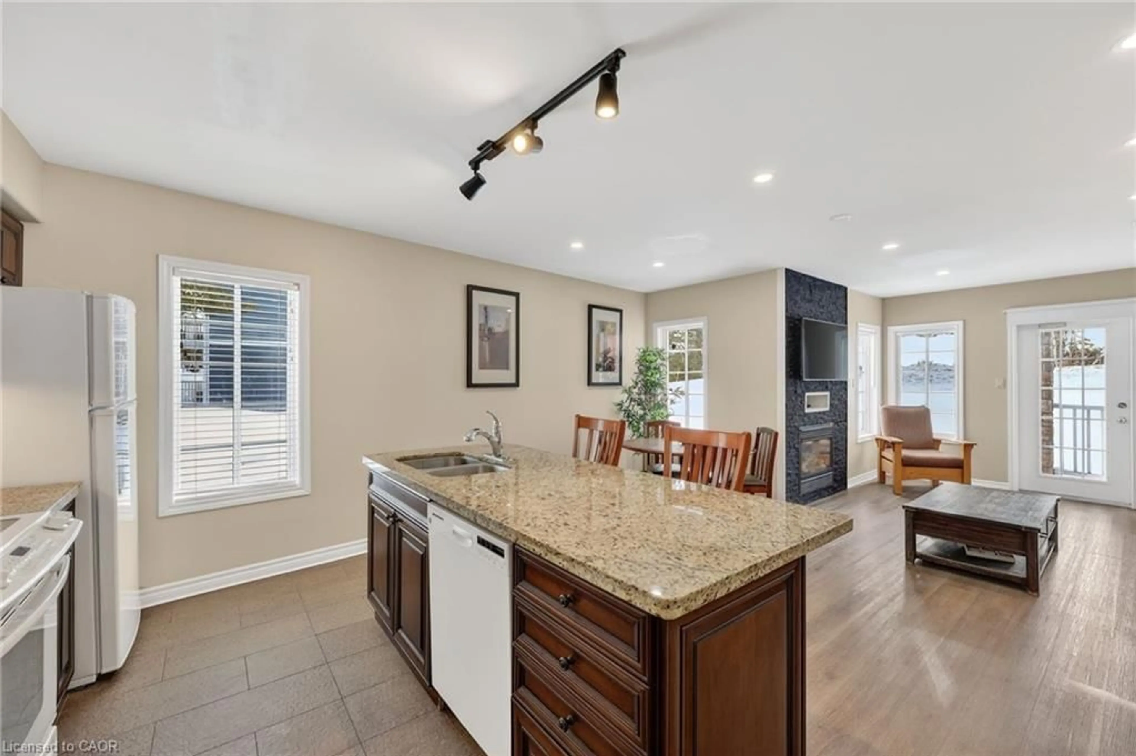 Open concept kitchen, ceramic/tile floor for 90 Highland Dr #2014/15, Simcoe Ontario L0L 2X0