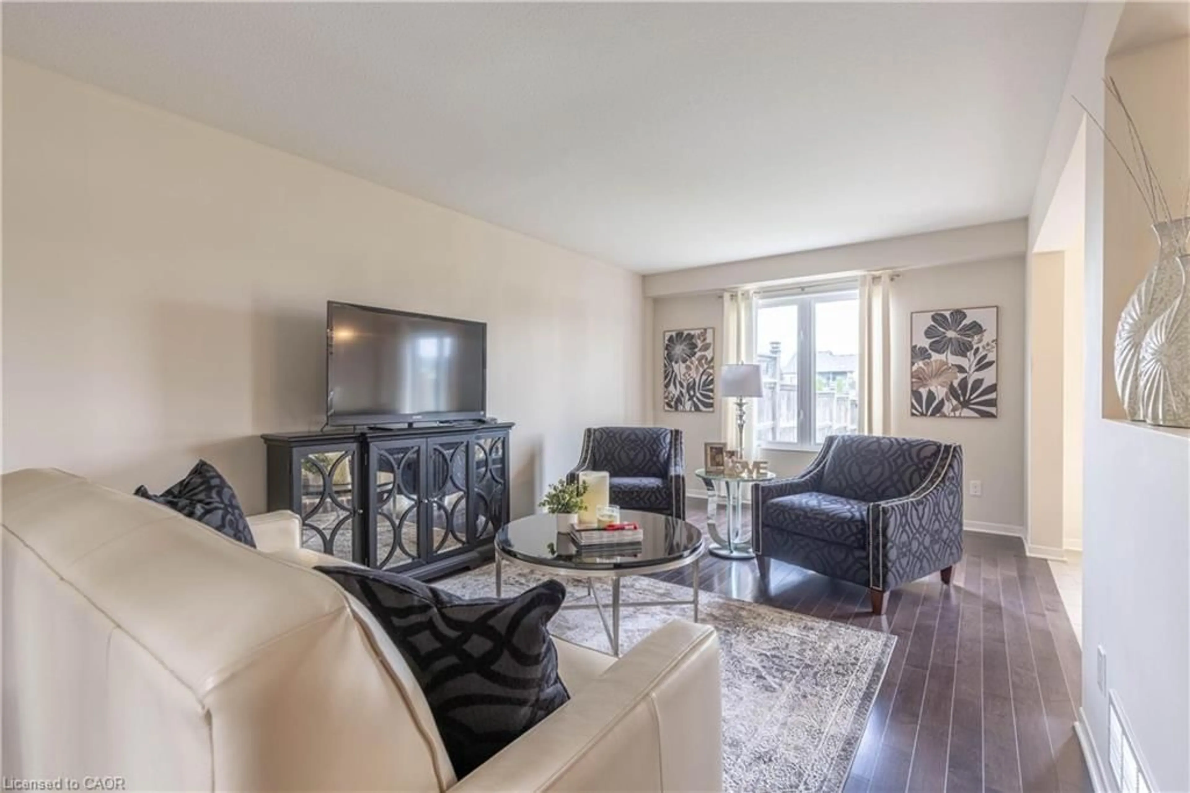 Living room with furniture, unknown for 8625 Upper Canada Dr, Niagara Falls Ontario L2G 0H8
