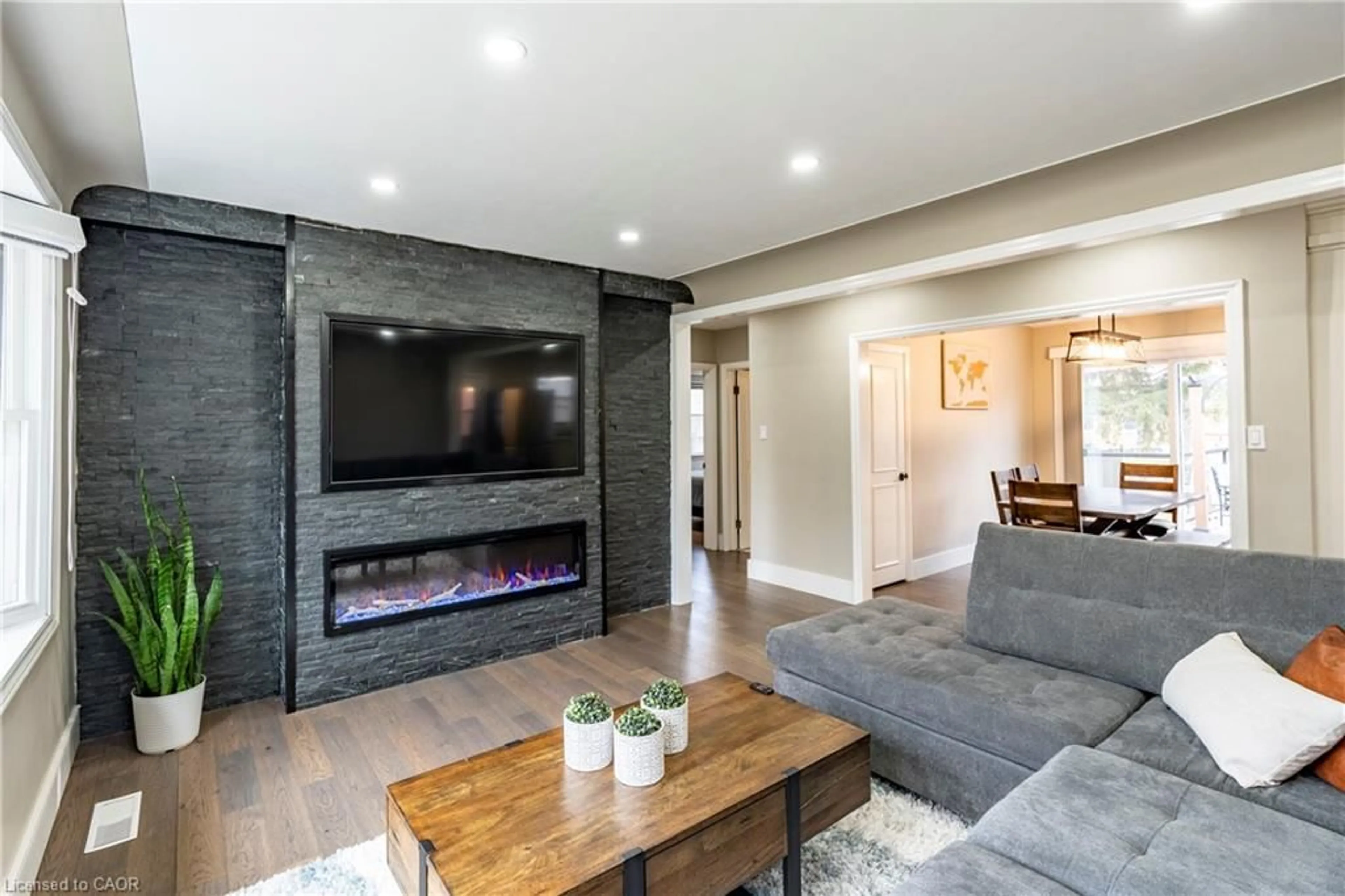 Living room with furniture, unknown for 266 Melrose Ave, Kitchener Ontario N2H 2C1